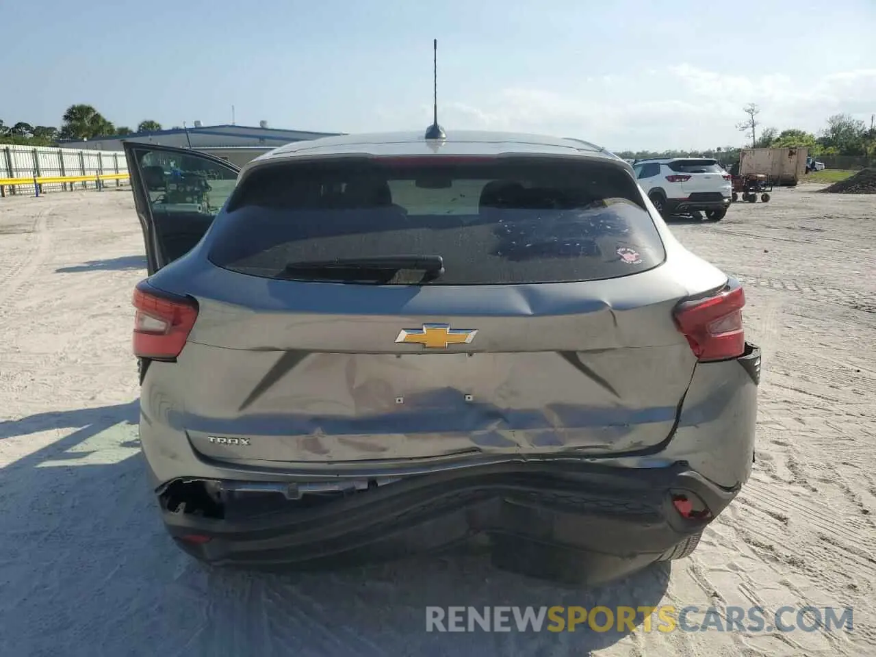 6 fotografías del automóvil dañado KL77LFE26RC203907 CHEVROLET TRAX 2024