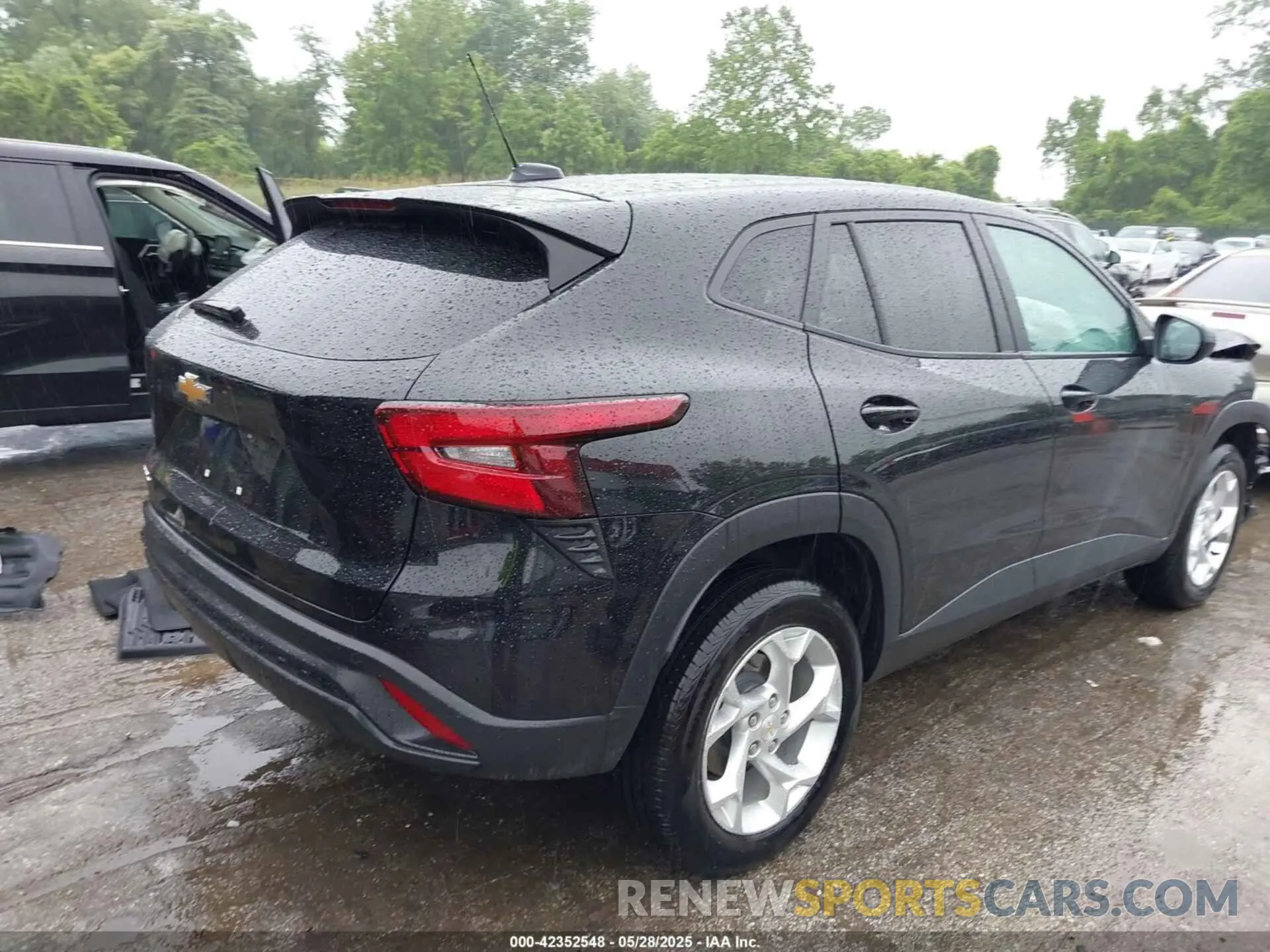 4 fotografías del automóvil dañado KL77LFE27RC208274 CHEVROLET TRAX 2024