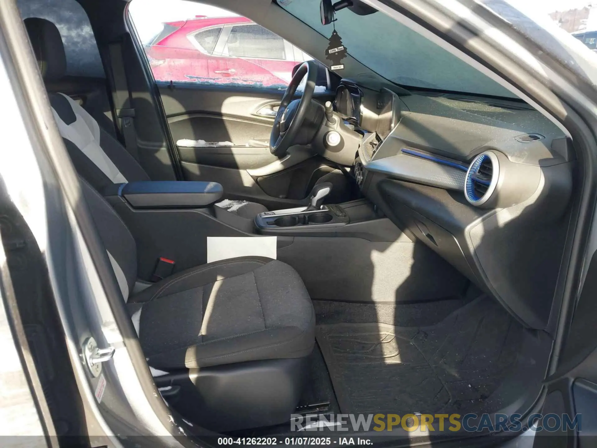 5 fotografías del automóvil dañado KL77LFE28RC050253 CHEVROLET TRAX 2024