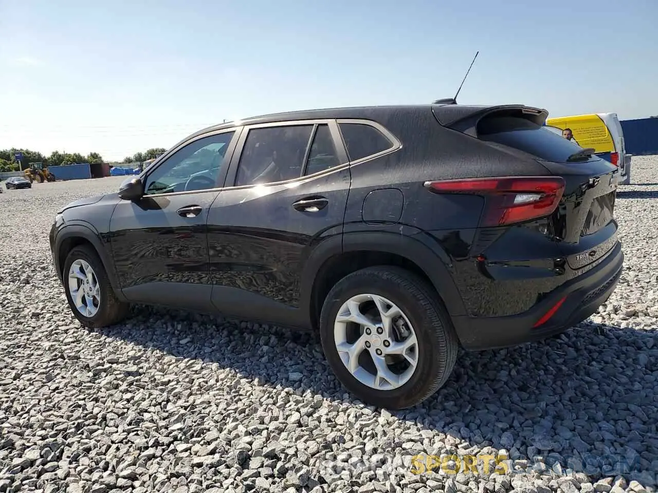 2 fotografías del automóvil dañado KL77LFE2XRC079379 CHEVROLET TRAX 2024