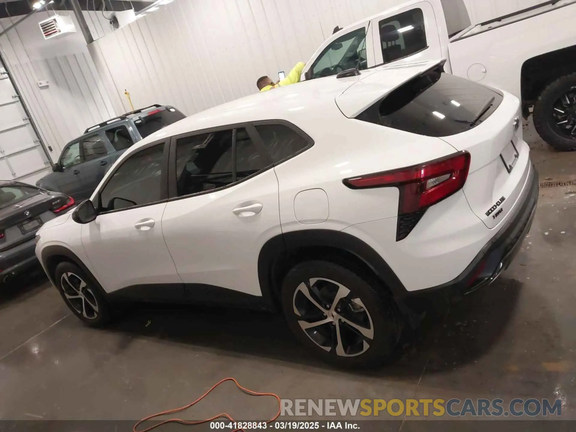 14 fotografías del automóvil dañado KL77LGE20RC027412 CHEVROLET TRAX 2024