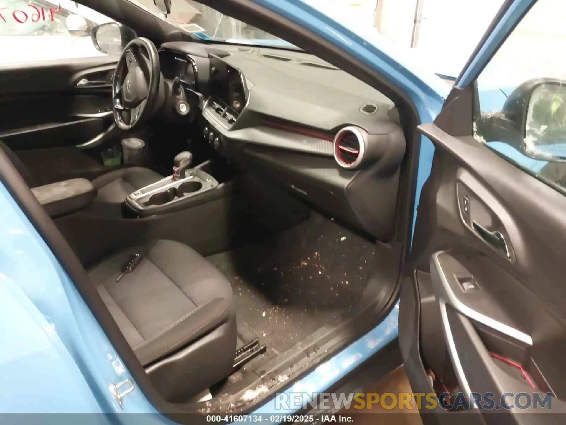 5 fotografías del automóvil dañado KL77LGE23RC176462 CHEVROLET TRAX 2024
