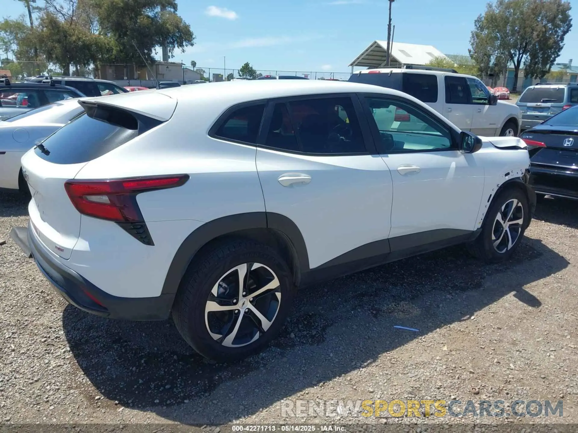 4 fotografías del automóvil dañado KL77LGE23RC190779 CHEVROLET TRAX 2024