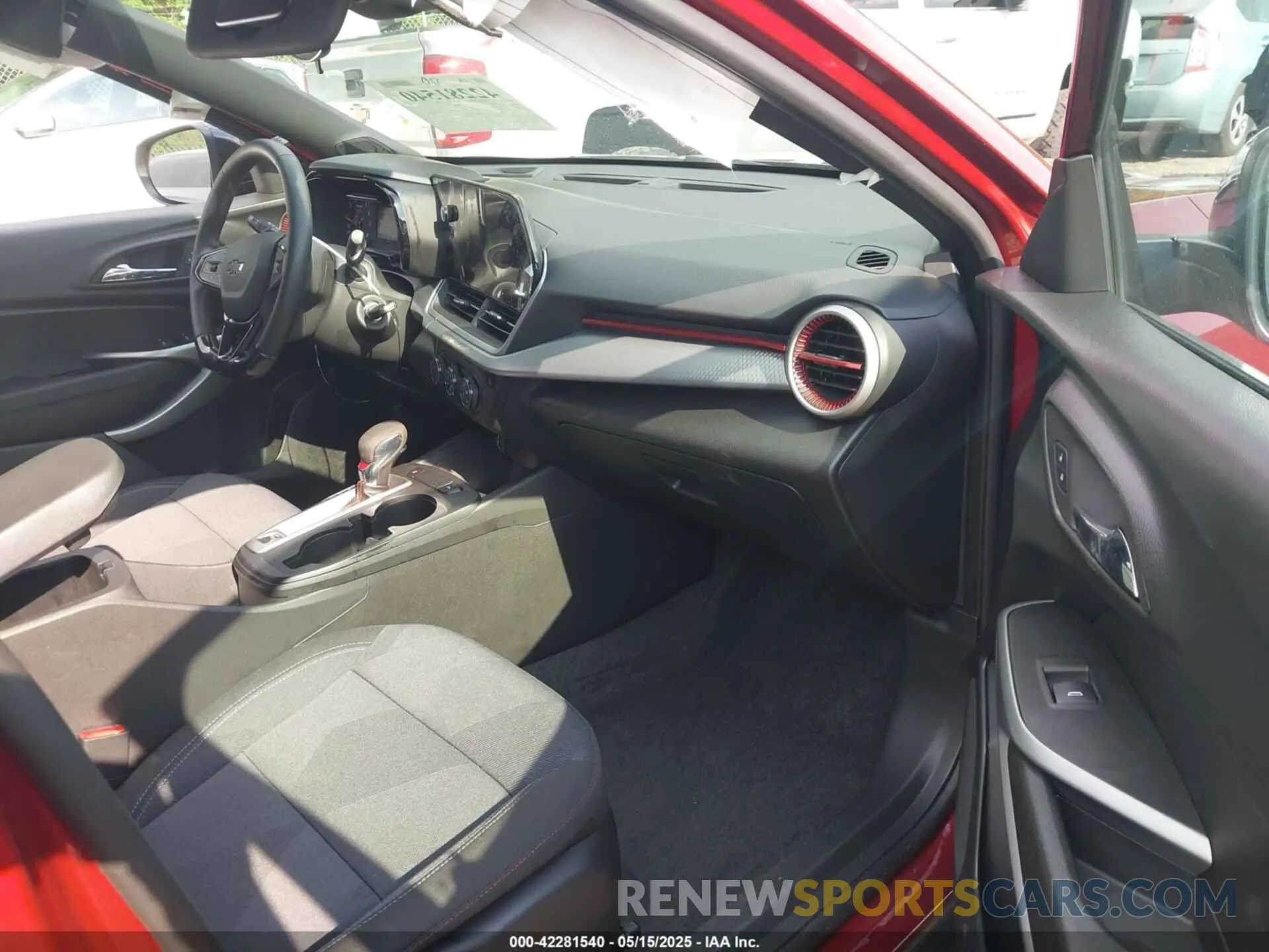 5 fotografías del automóvil dañado KL77LGE24RC163896 CHEVROLET TRAX 2024