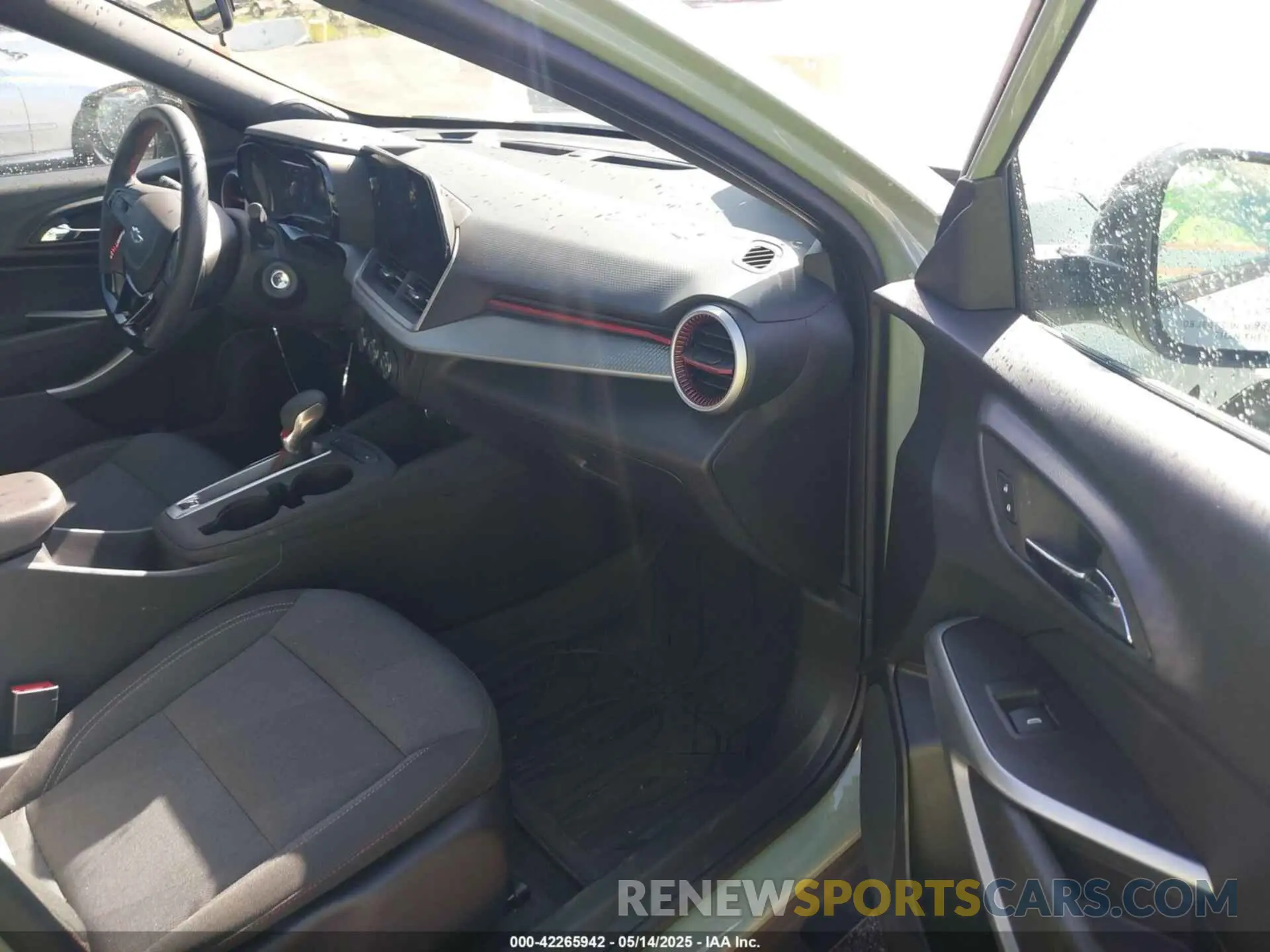 5 fotografías del automóvil dañado KL77LGE25RC234393 CHEVROLET TRAX 2024