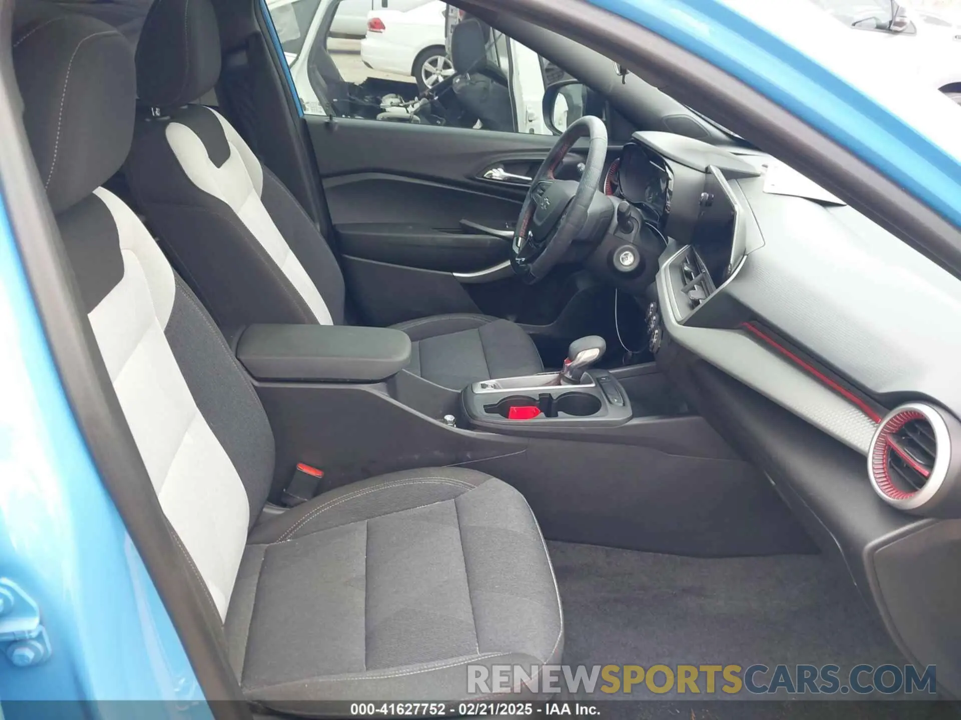 5 fotografías del automóvil dañado KL77LGE26RC013224 CHEVROLET TRAX 2024
