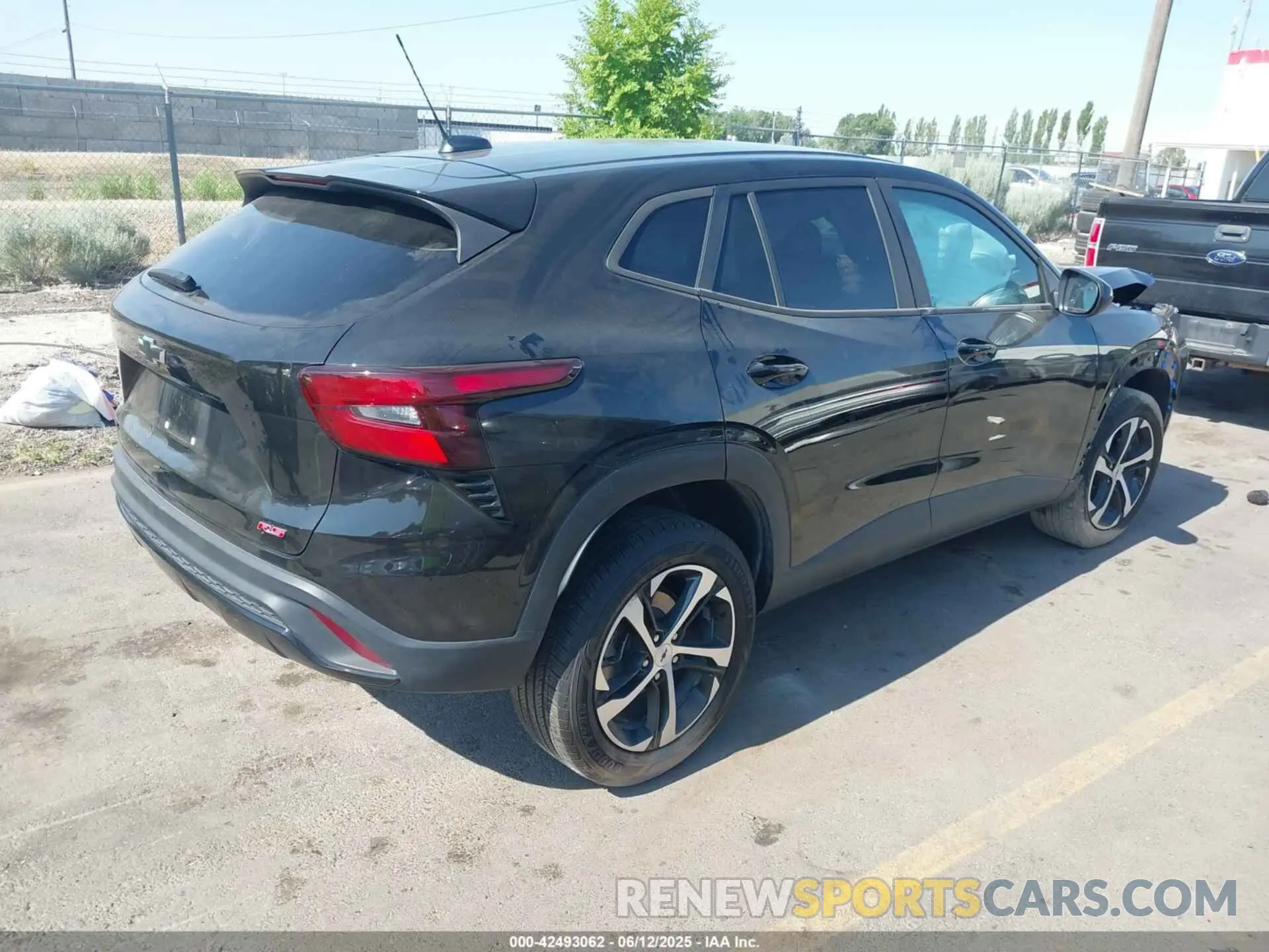 4 fotografías del automóvil dañado KL77LGE26RC122976 CHEVROLET TRAX 2024