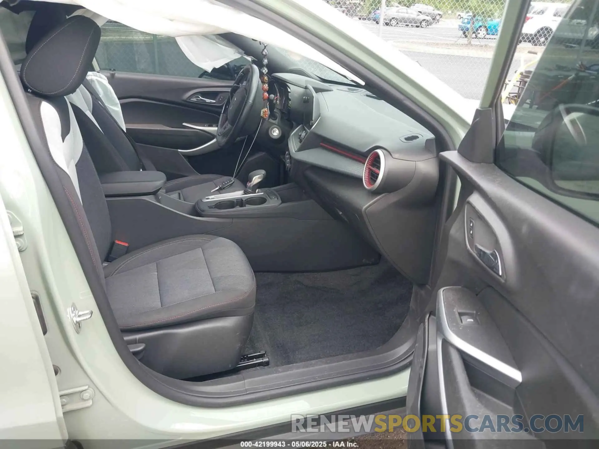 5 fotografías del automóvil dañado KL77LGE26RC200057 CHEVROLET TRAX 2024