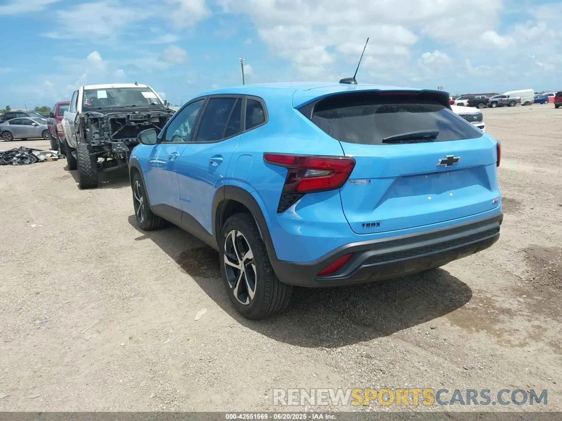 3 fotografías del automóvil dañado KL77LGE27RC030159 CHEVROLET TRAX 2024