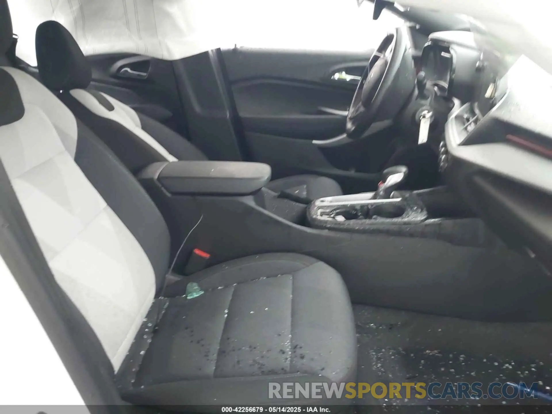 5 fotografías del automóvil dañado KL77LGE27RC032624 CHEVROLET TRAX 2024