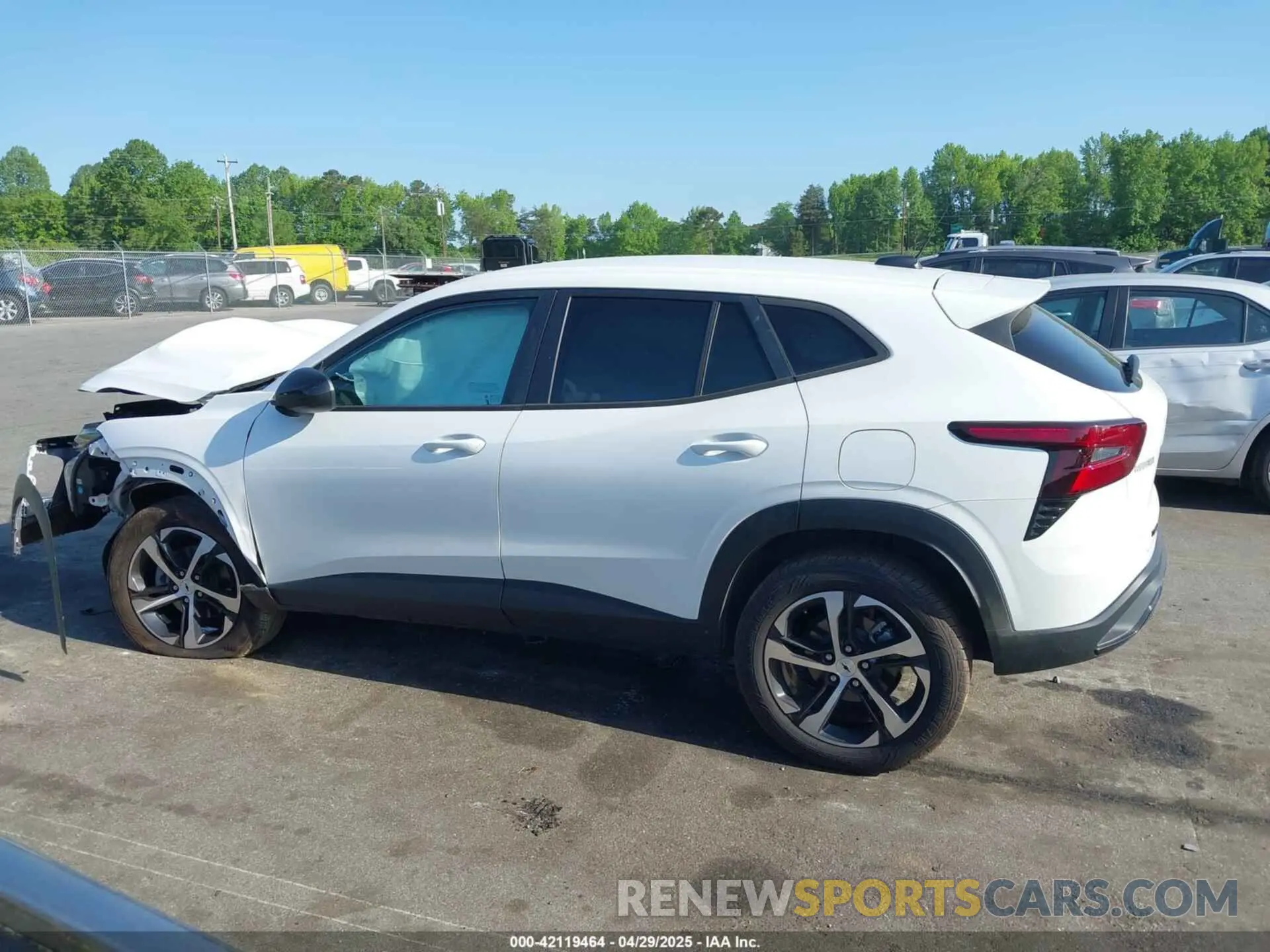 14 fotografías del automóvil dañado KL77LGE28RC018635 CHEVROLET TRAX 2024
