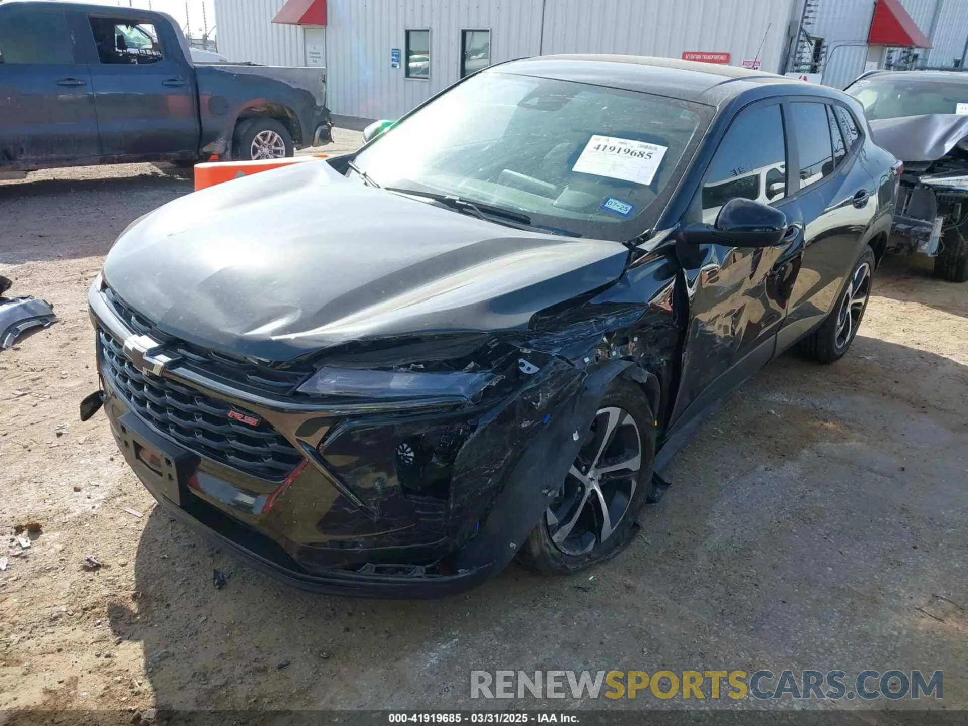 2 fotografías del automóvil dañado KL77LGE28RC032793 CHEVROLET TRAX 2024