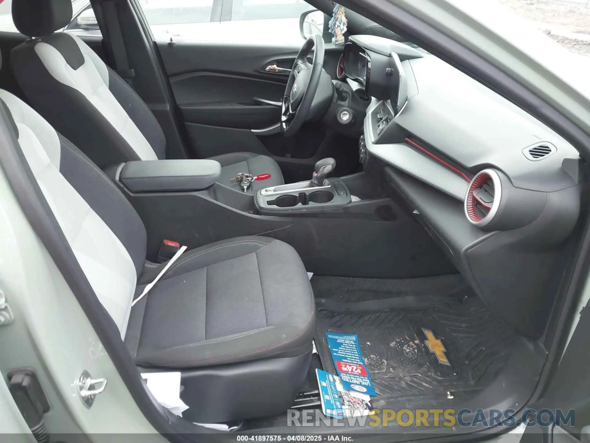 5 fotografías del automóvil dañado KL77LGE29RC149055 CHEVROLET TRAX 2024