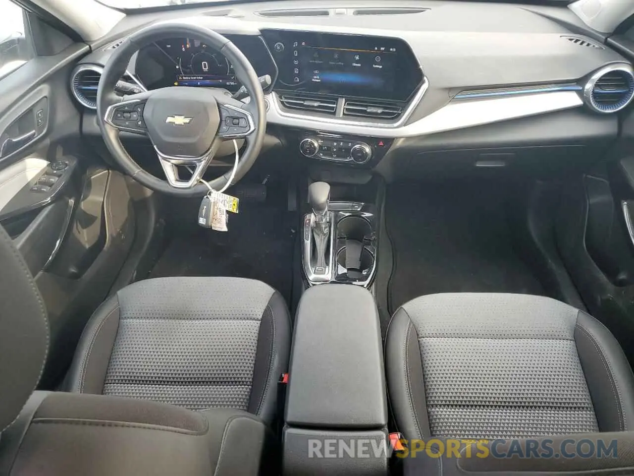 8 fotografías del automóvil dañado KL77LHE22RC030382 CHEVROLET TRAX 2024