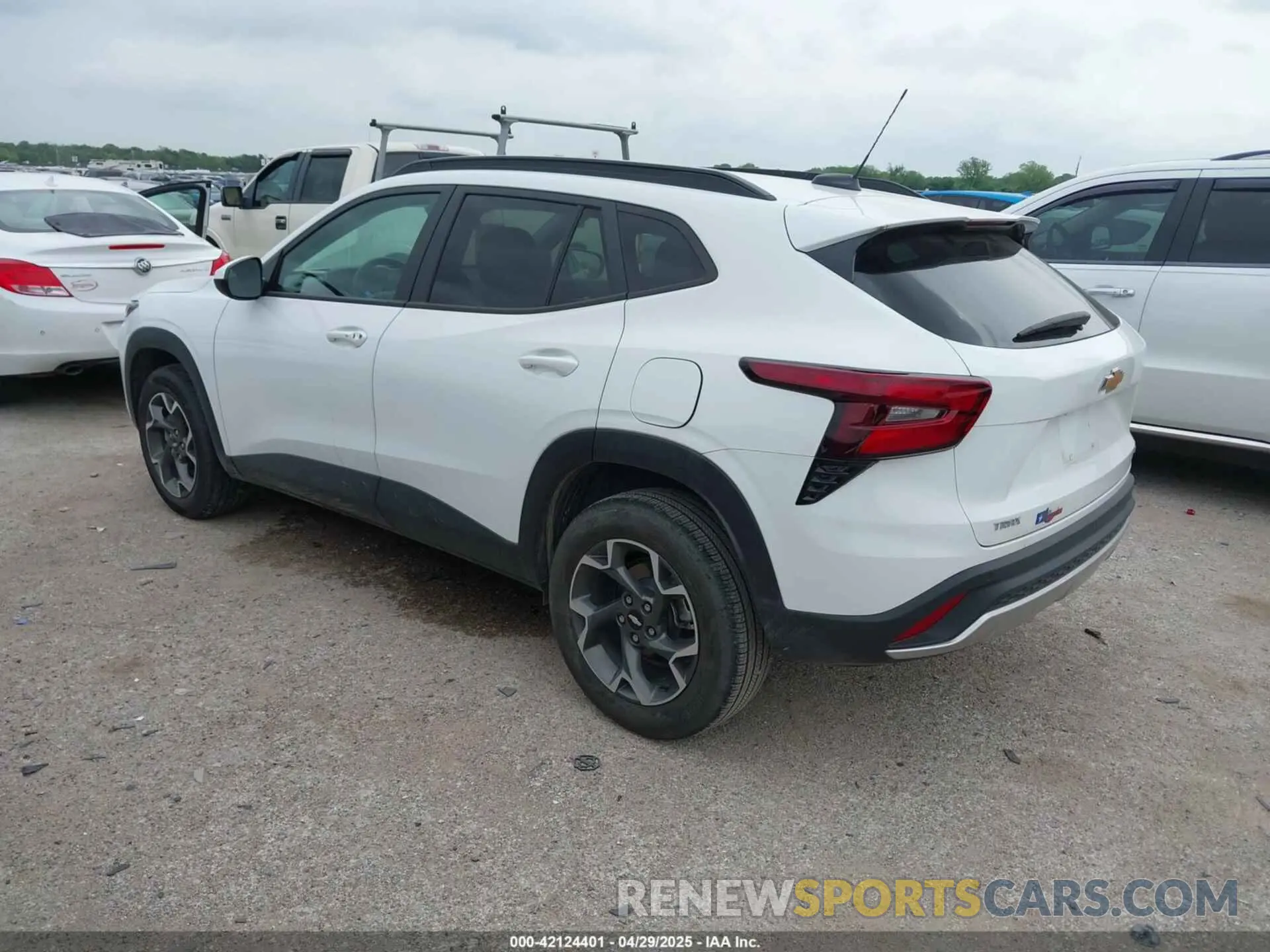 3 fotografías del automóvil dañado KL77LHE22RC219808 CHEVROLET TRAX 2024