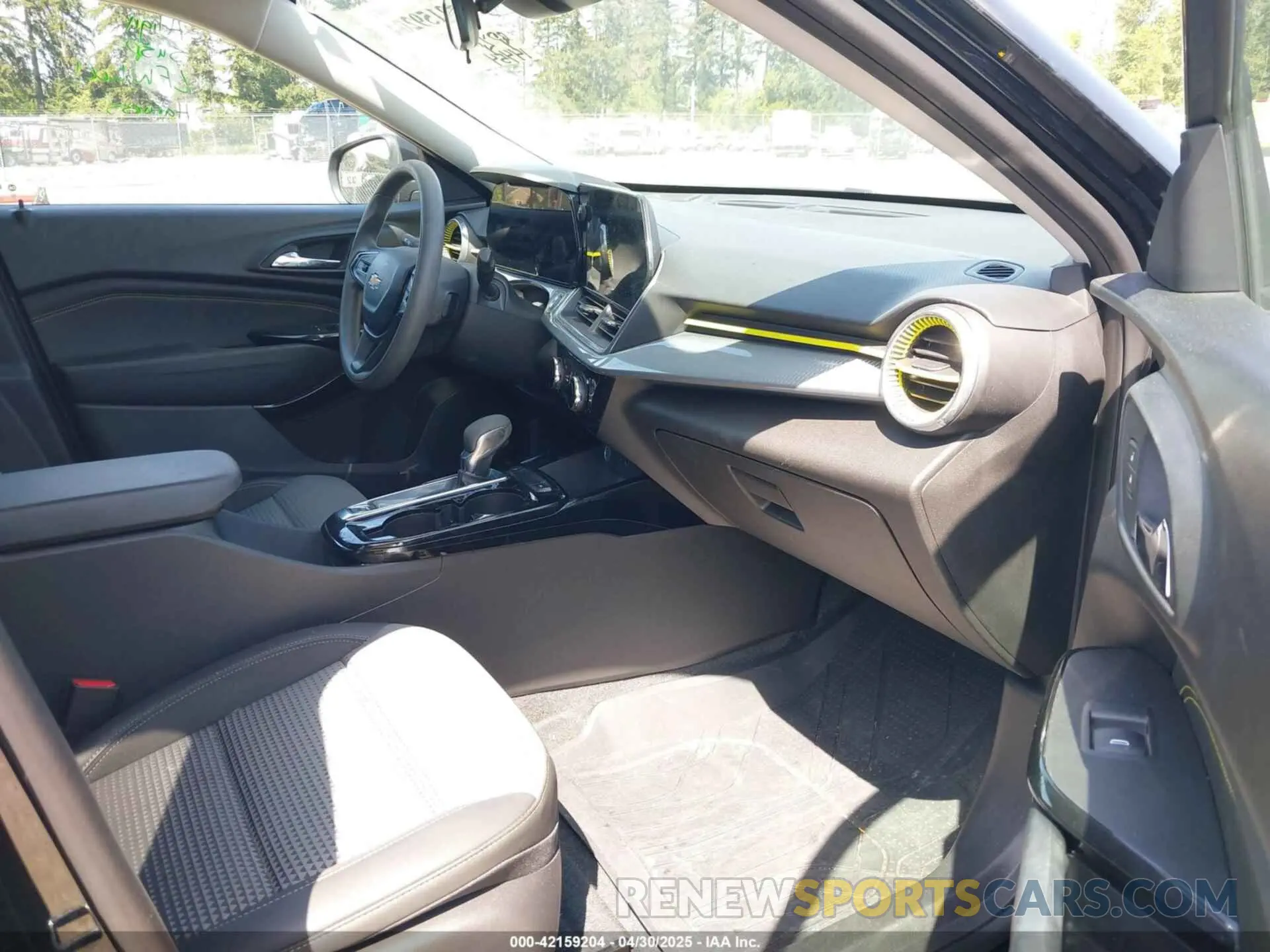 5 fotografías del automóvil dañado KL77LHE23RC170392 CHEVROLET TRAX 2024