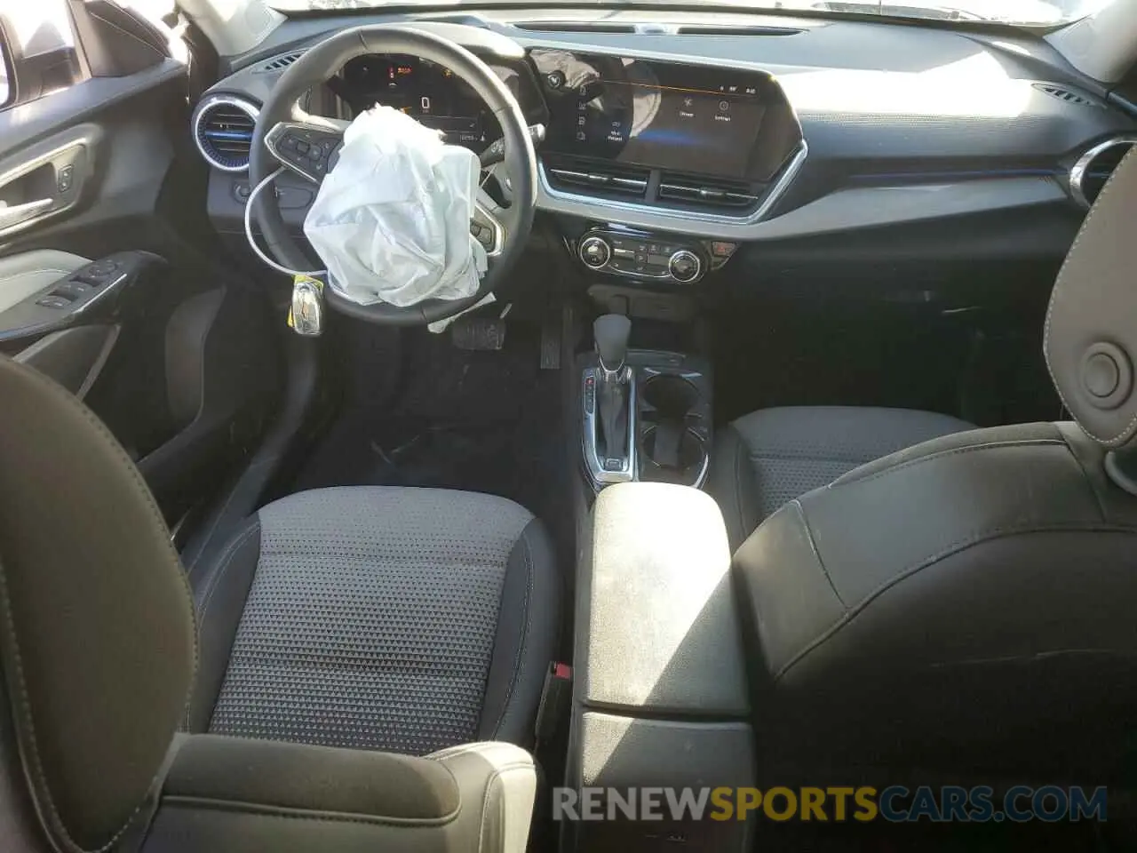 8 fotografías del automóvil dañado KL77LHE24RC207630 CHEVROLET TRAX 2024