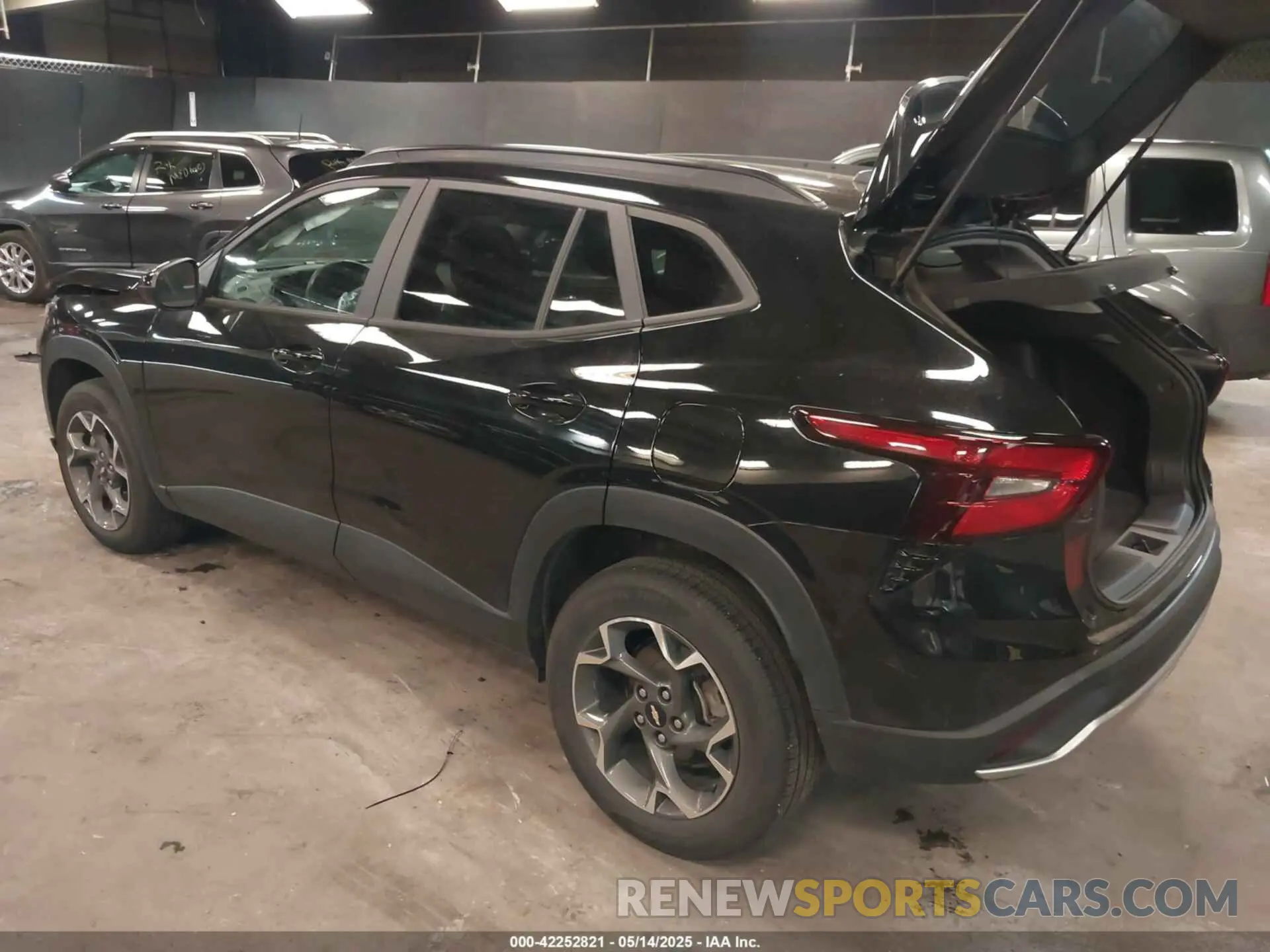 3 fotografías del automóvil dañado KL77LHE25RC050450 CHEVROLET TRAX 2024