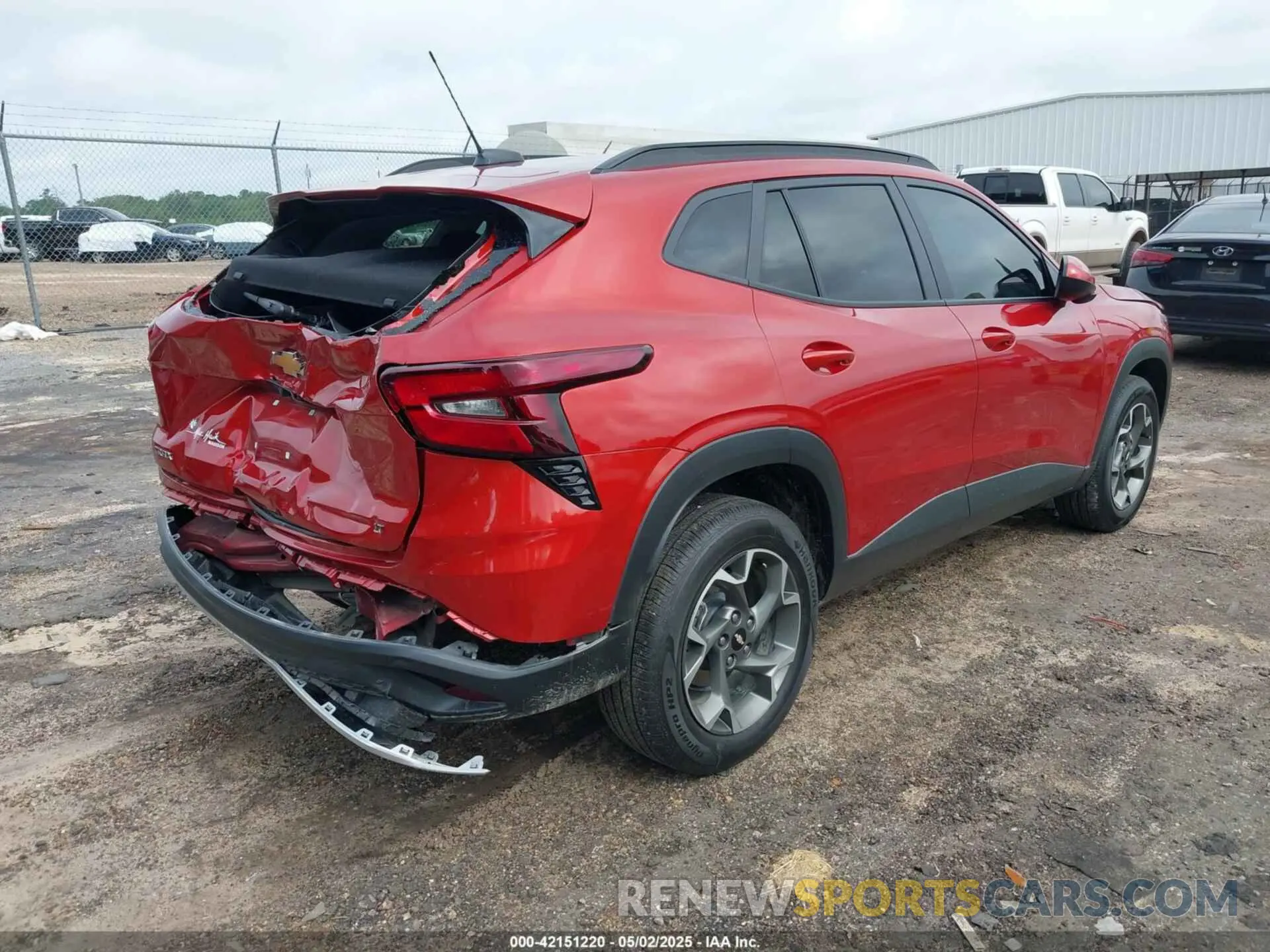 4 fotografías del automóvil dañado KL77LHE25RC218829 CHEVROLET TRAX 2024