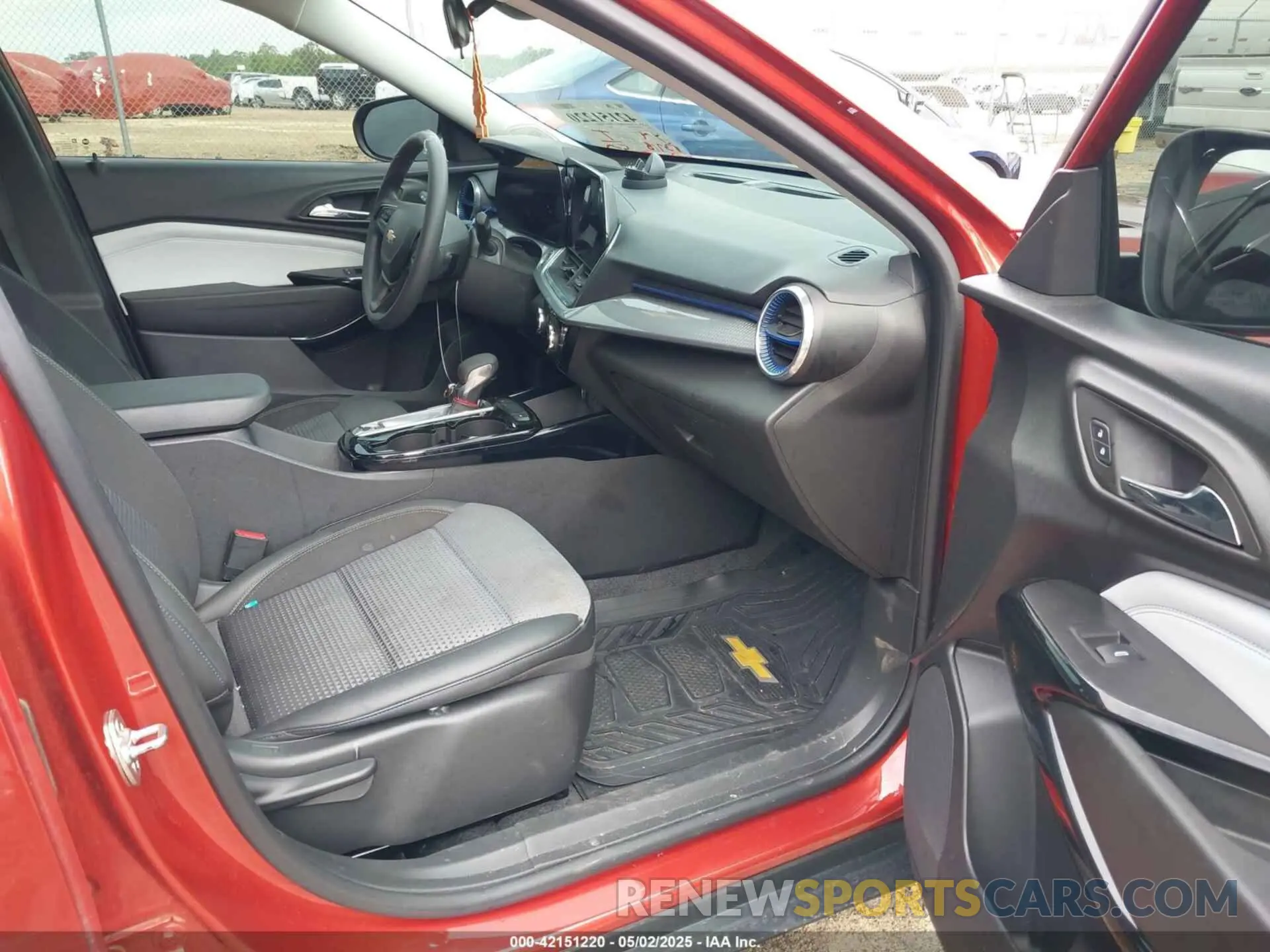 5 fotografías del automóvil dañado KL77LHE25RC218829 CHEVROLET TRAX 2024