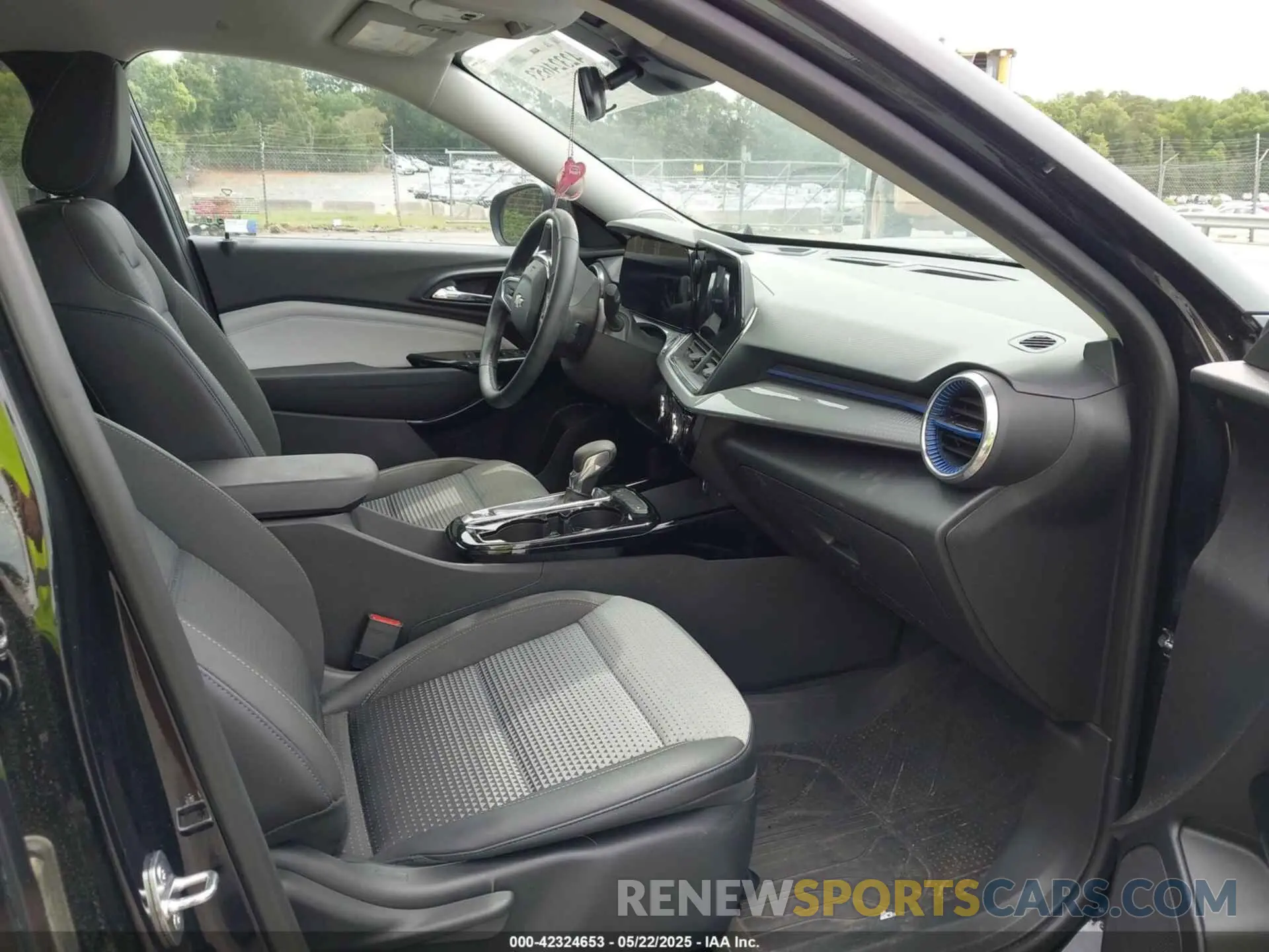 5 fotografías del automóvil dañado KL77LHE28RC005549 CHEVROLET TRAX 2024