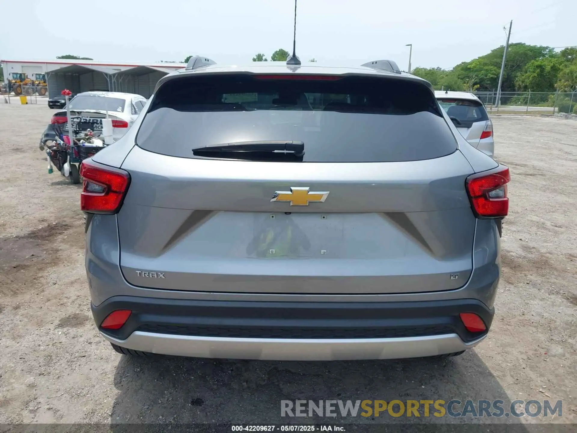 16 fotografías del automóvil dañado KL77LHE28RC019922 CHEVROLET TRAX 2024