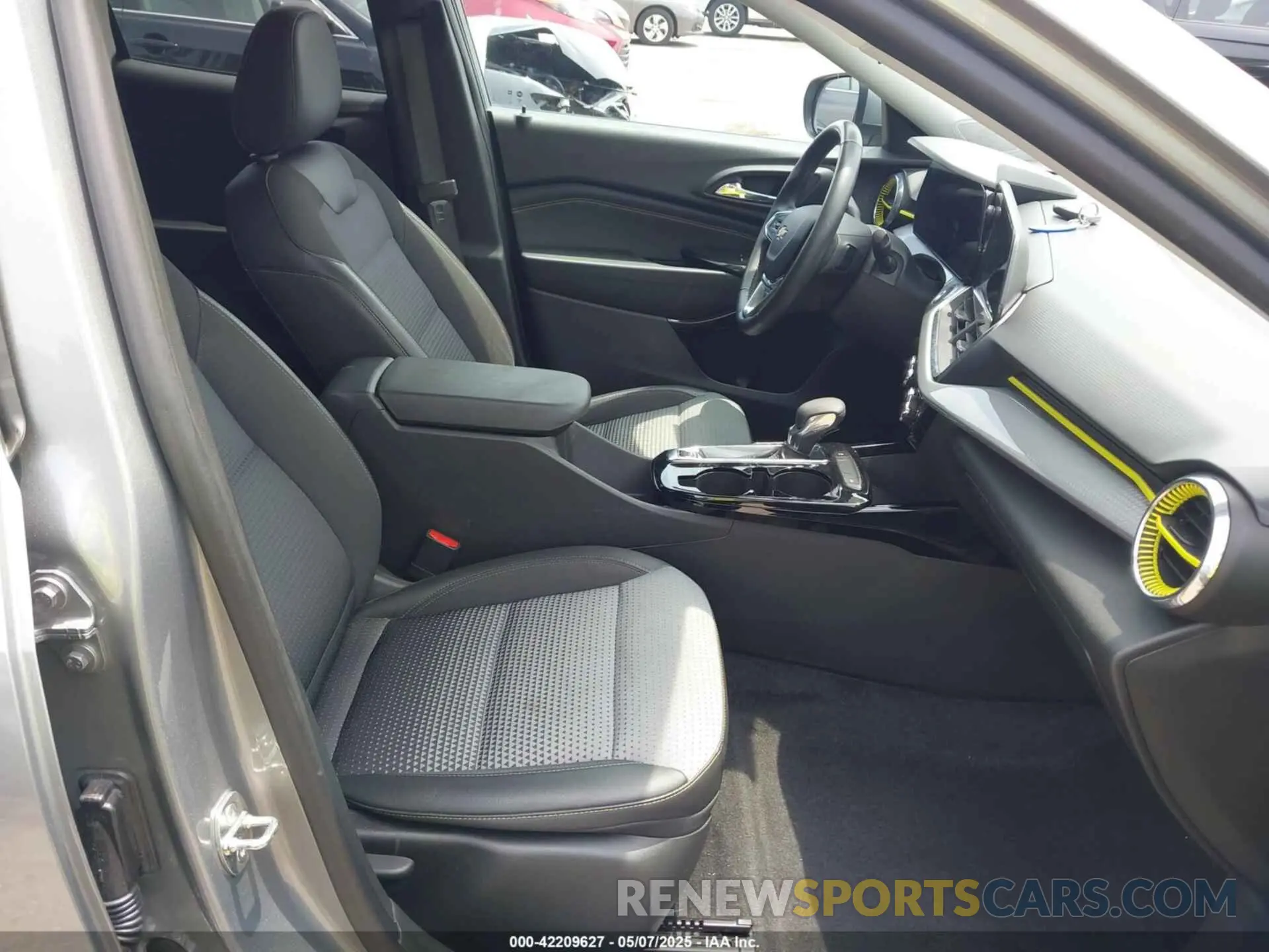 5 fotografías del automóvil dañado KL77LHE28RC019922 CHEVROLET TRAX 2024