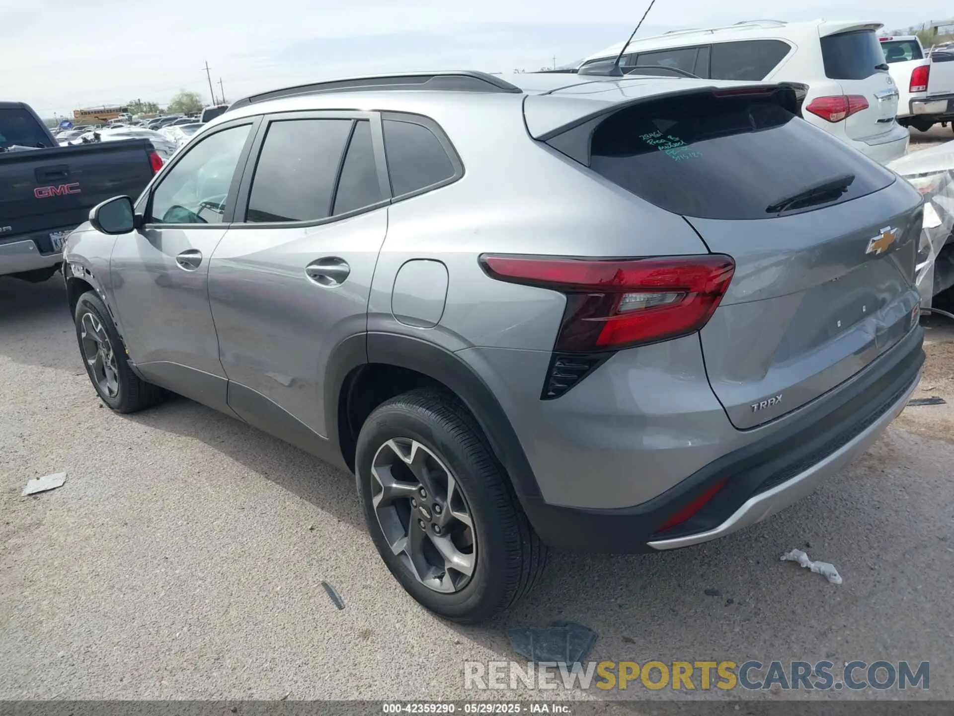 3 fotografías del automóvil dañado KL77LHE28RC043430 CHEVROLET TRAX 2024