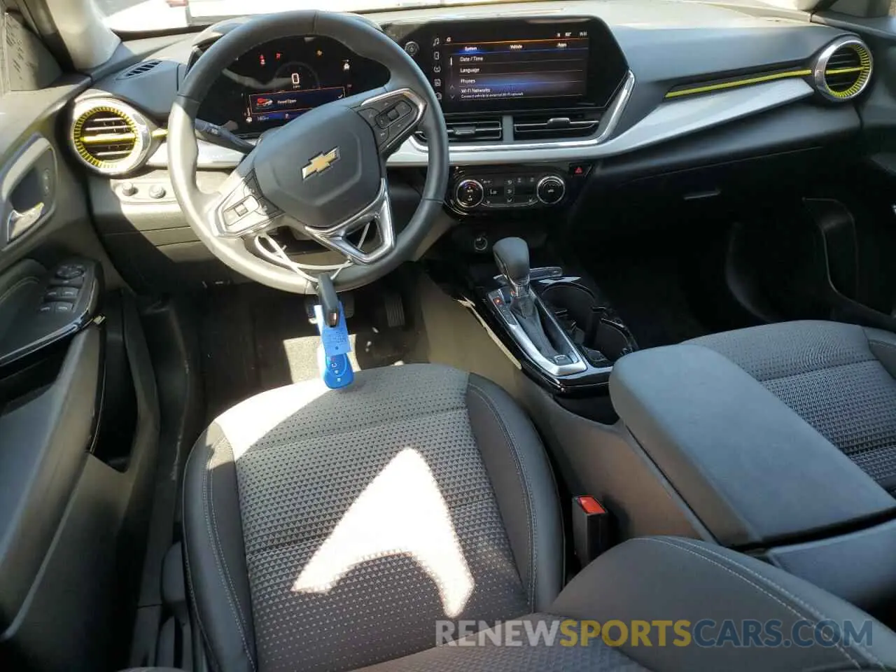 8 fotografías del automóvil dañado KL77LHE29RC245645 CHEVROLET TRAX 2024