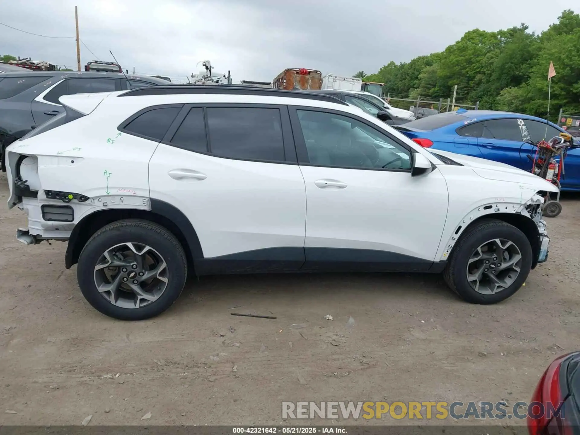 14 fotografías del automóvil dañado KL77LHE2XRC045597 CHEVROLET TRAX 2024