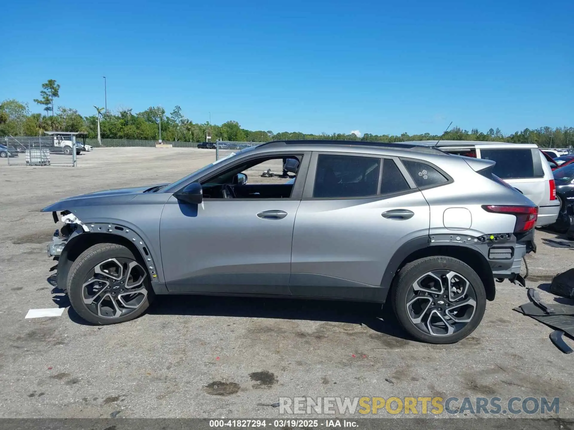 14 fotografías del automóvil dañado KL77LJE26RC049329 CHEVROLET TRAX 2024