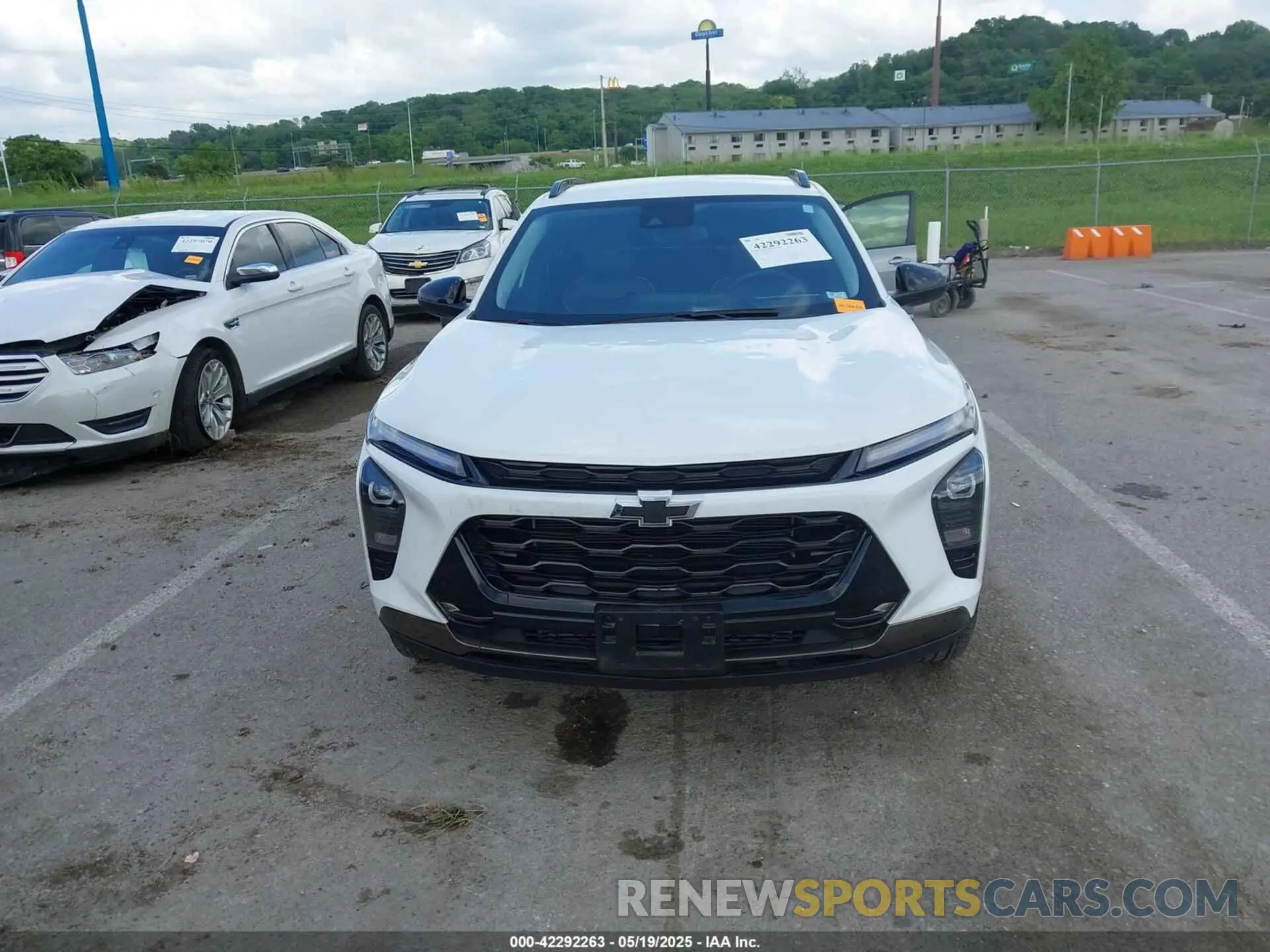12 fotografías del automóvil dañado KL77LKE20RC087127 CHEVROLET TRAX 2024