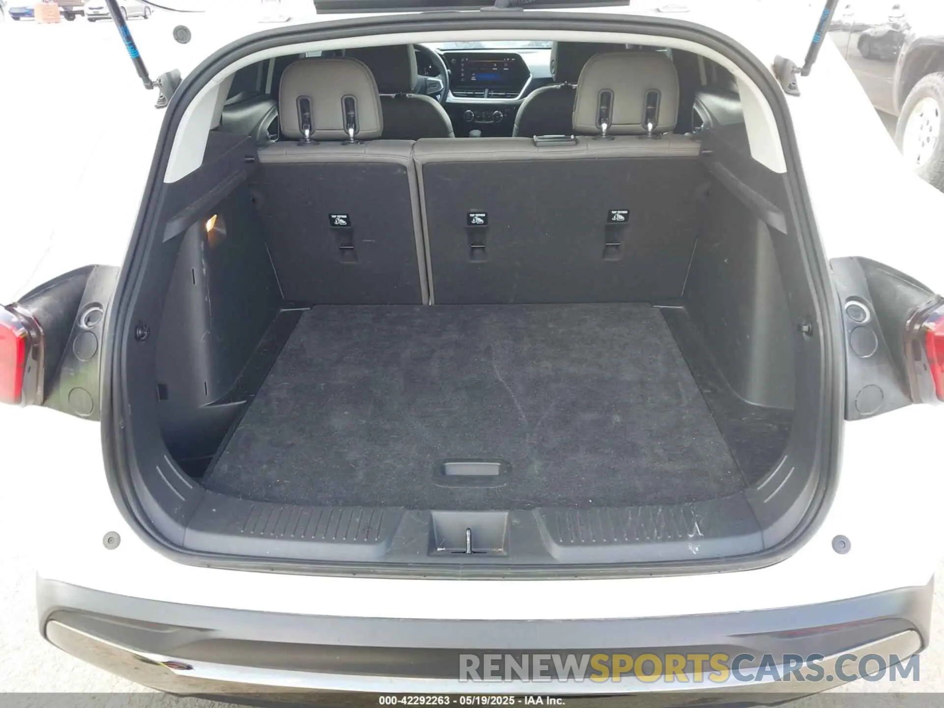 17 fotografías del automóvil dañado KL77LKE20RC087127 CHEVROLET TRAX 2024
