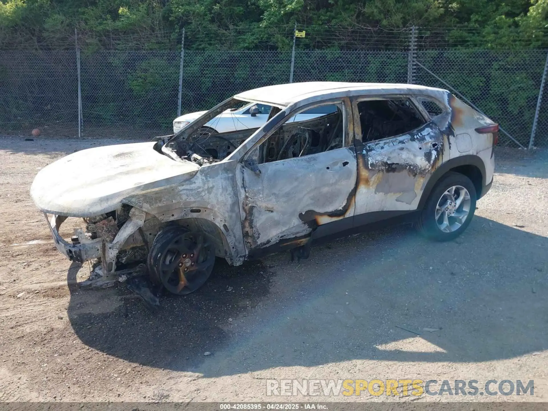 2 fotografías del automóvil dañado KL77LFEP0SC001677 CHEVROLET TRAX 2025