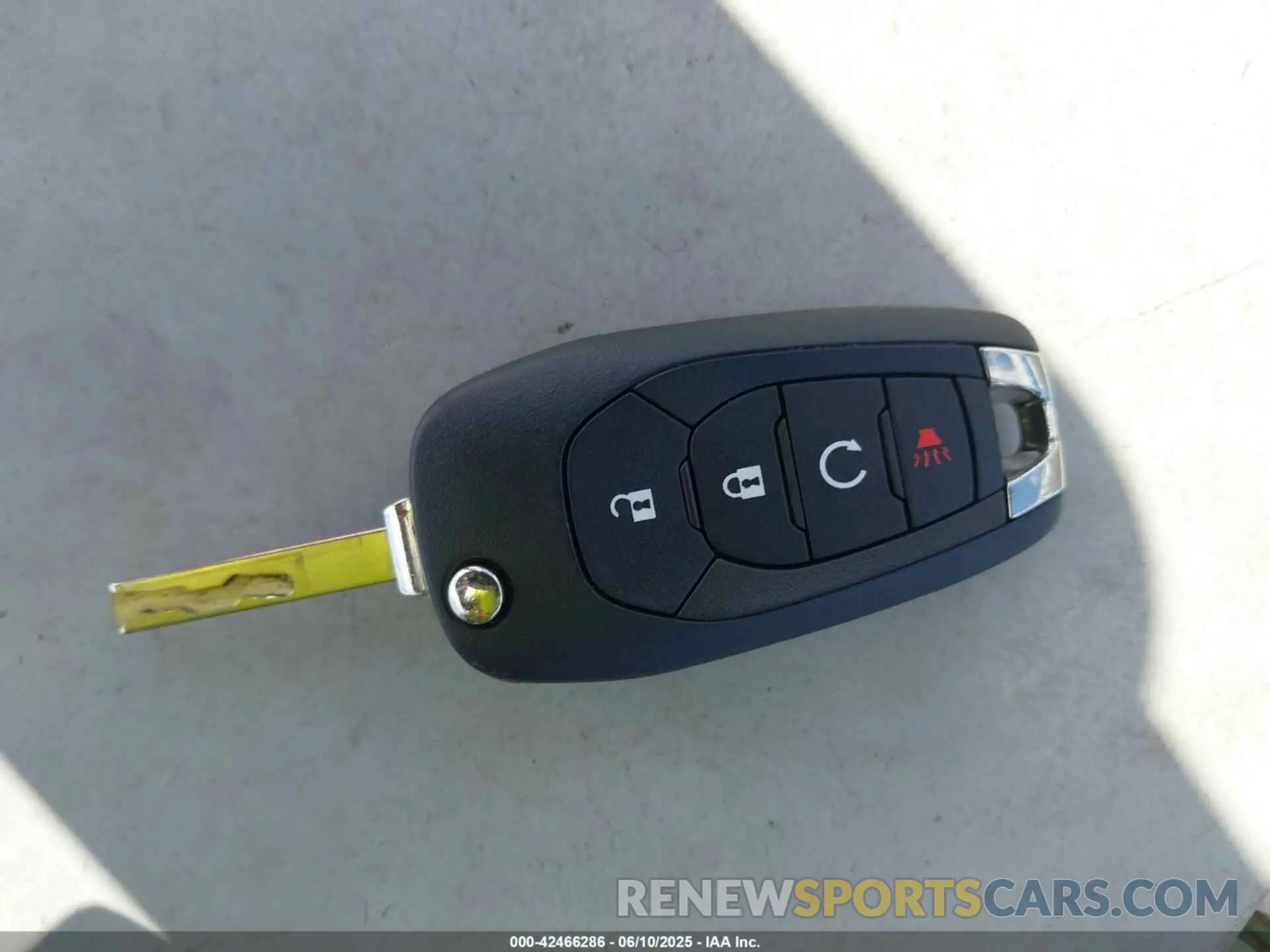 11 fotografías del automóvil dañado KL77LFEP0SC047722 CHEVROLET TRAX 2025