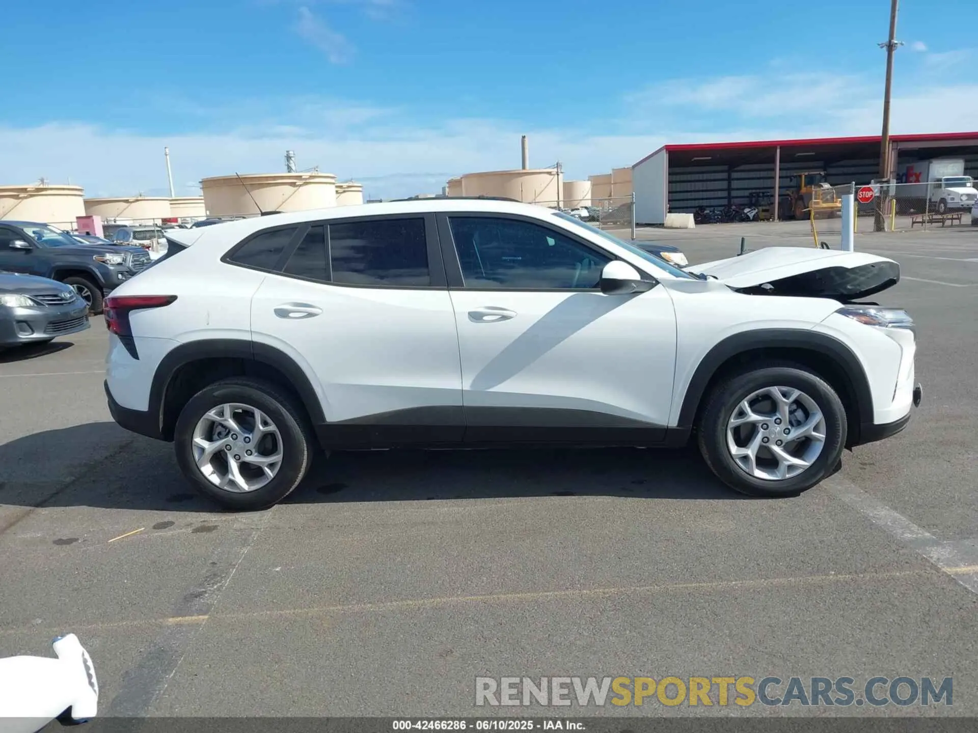 13 fotografías del automóvil dañado KL77LFEP0SC047722 CHEVROLET TRAX 2025