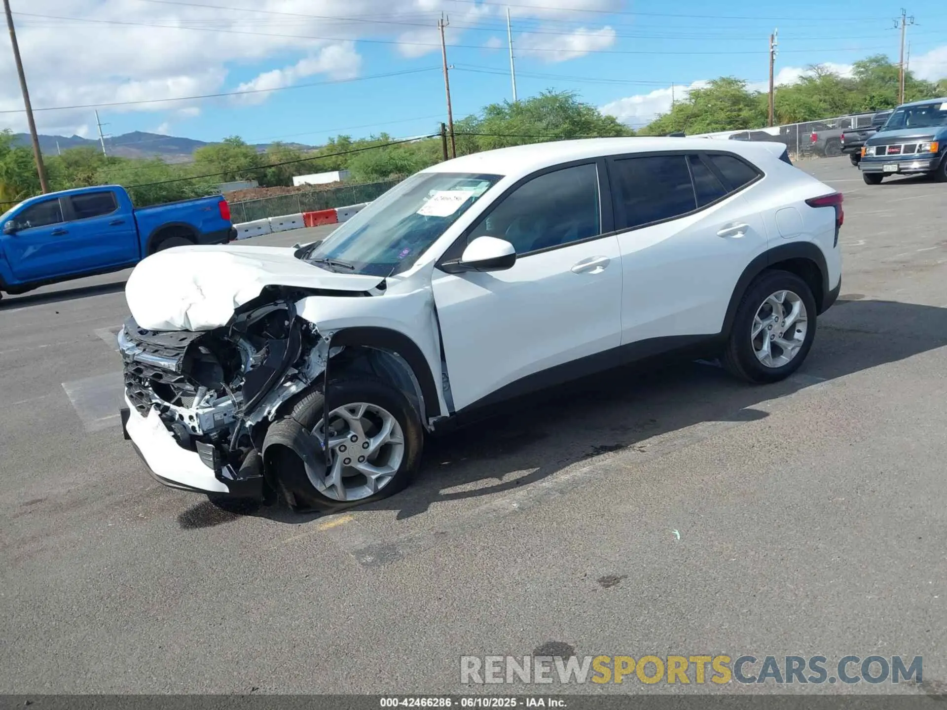 2 fotografías del automóvil dañado KL77LFEP0SC047722 CHEVROLET TRAX 2025