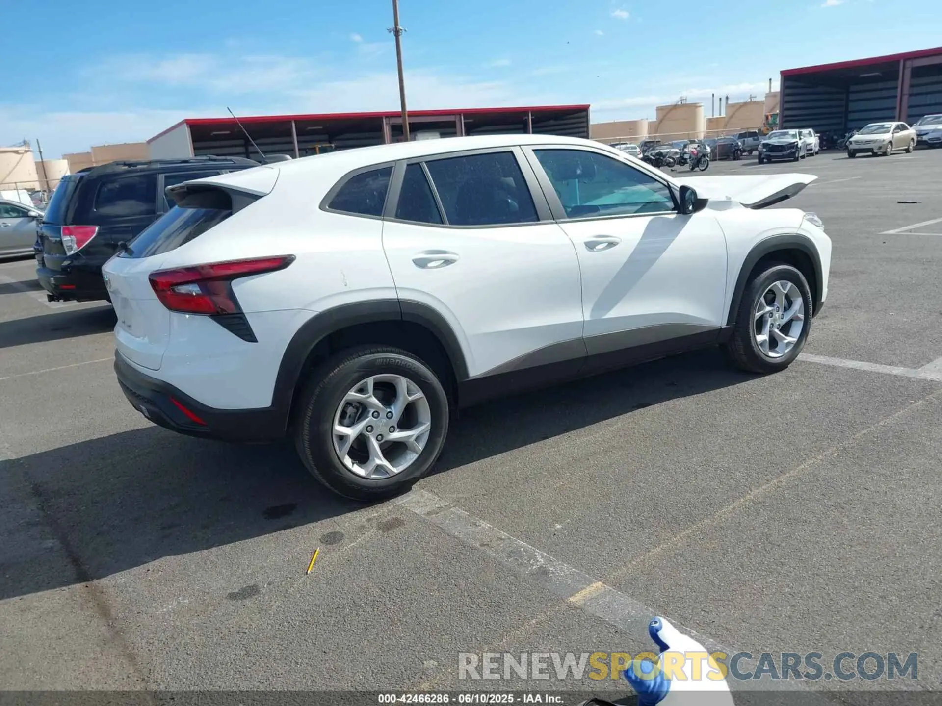 4 fotografías del automóvil dañado KL77LFEP0SC047722 CHEVROLET TRAX 2025
