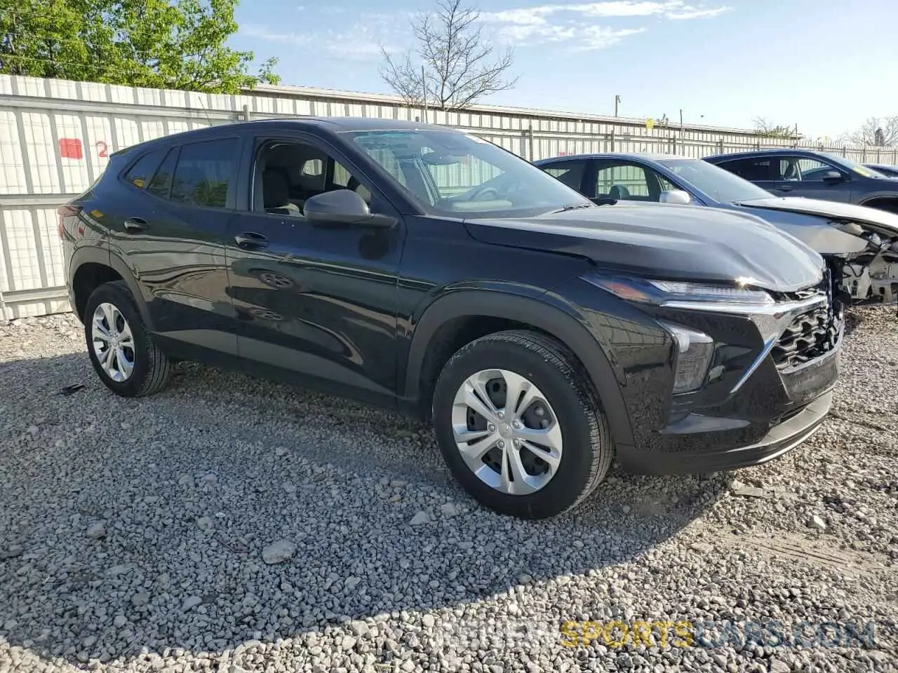 4 fotografías del automóvil dañado KL77LFEP0SC109121 CHEVROLET TRAX 2025