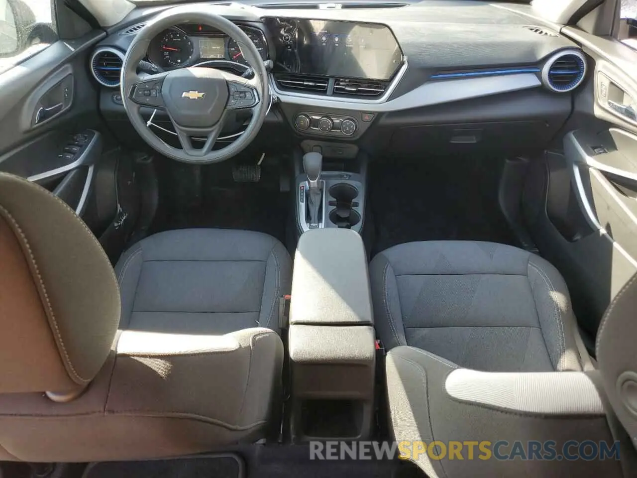 8 fotografías del automóvil dañado KL77LFEP0SC109121 CHEVROLET TRAX 2025
