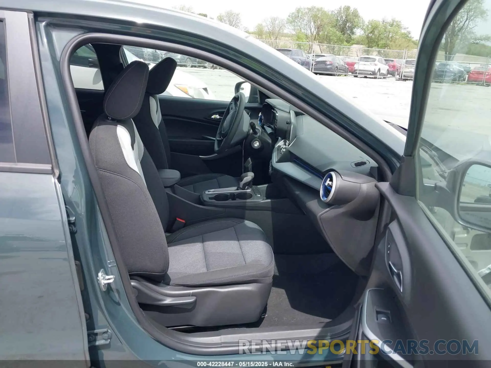 5 fotografías del automóvil dañado KL77LFEP1SC074637 CHEVROLET TRAX 2025