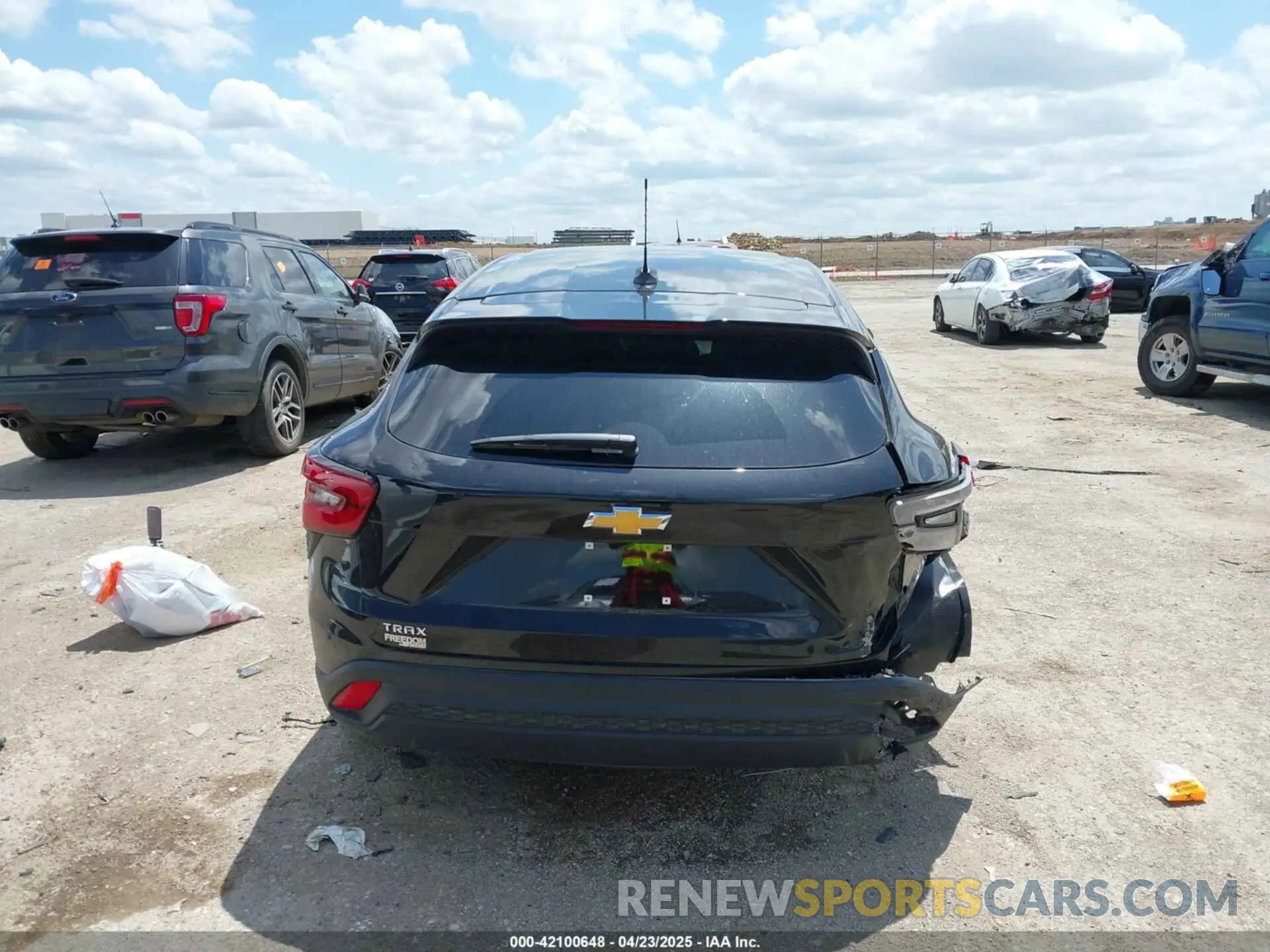 15 fotografías del automóvil dañado KL77LFEP2SC163973 CHEVROLET TRAX 2025
