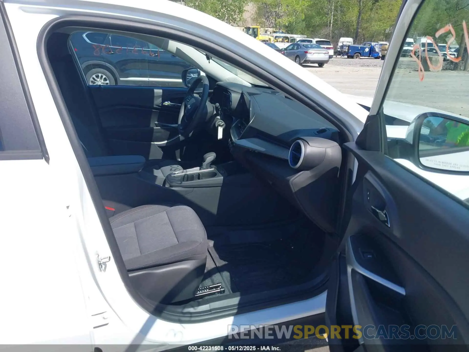 5 fotografías del automóvil dañado KL77LFEP5SC237595 CHEVROLET TRAX 2025