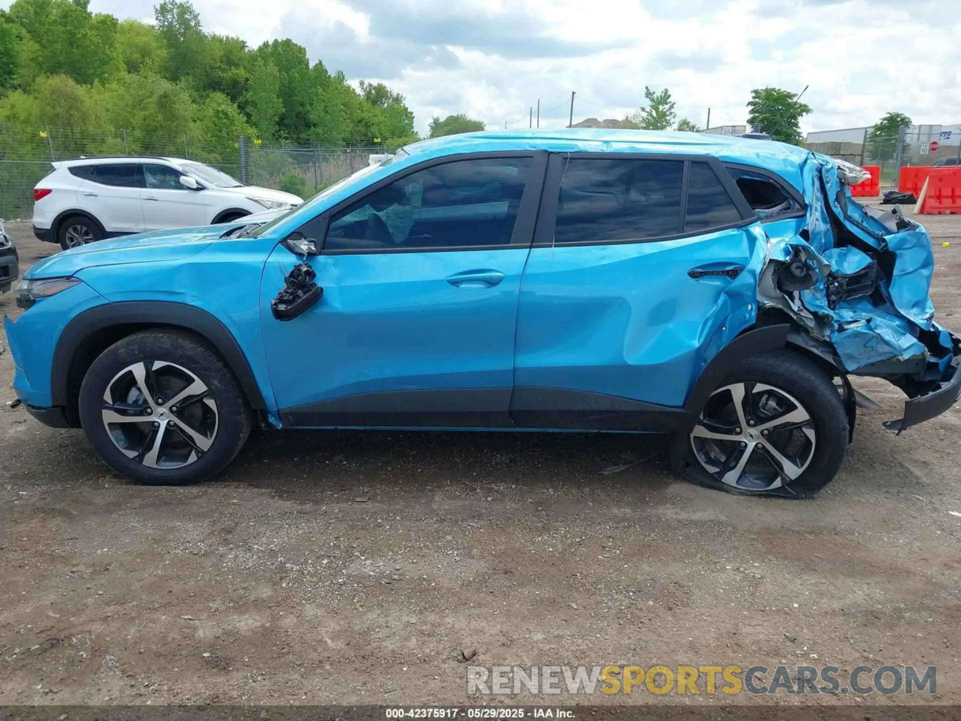 14 fotografías del automóvil dañado KL77LGEP0SC036175 CHEVROLET TRAX 2025