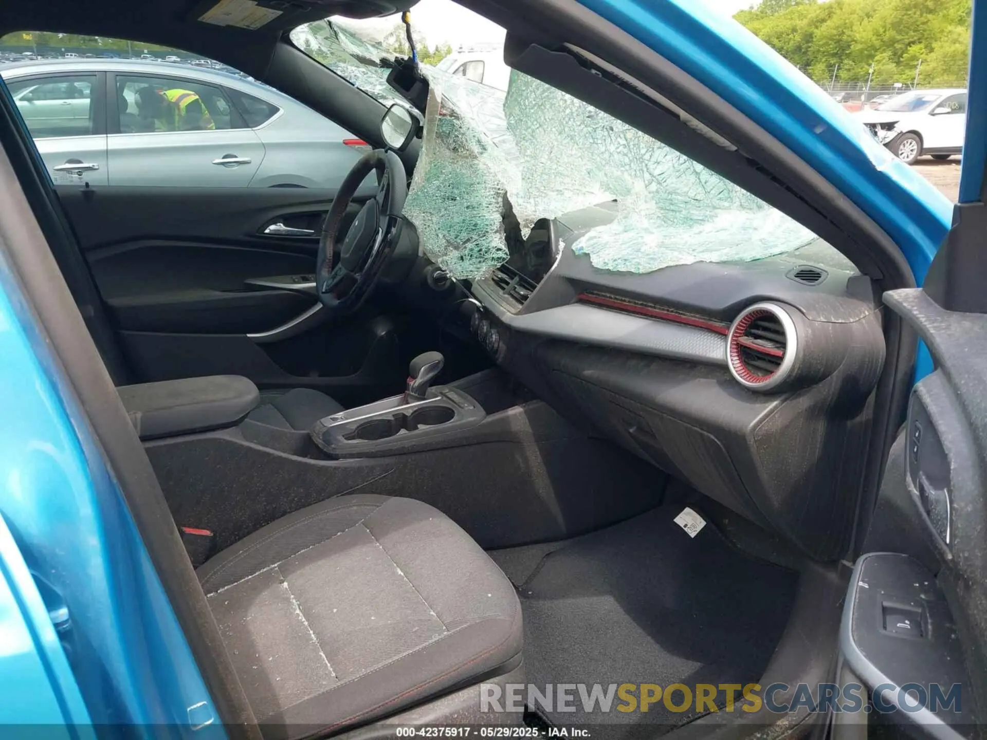 5 fotografías del automóvil dañado KL77LGEP0SC036175 CHEVROLET TRAX 2025