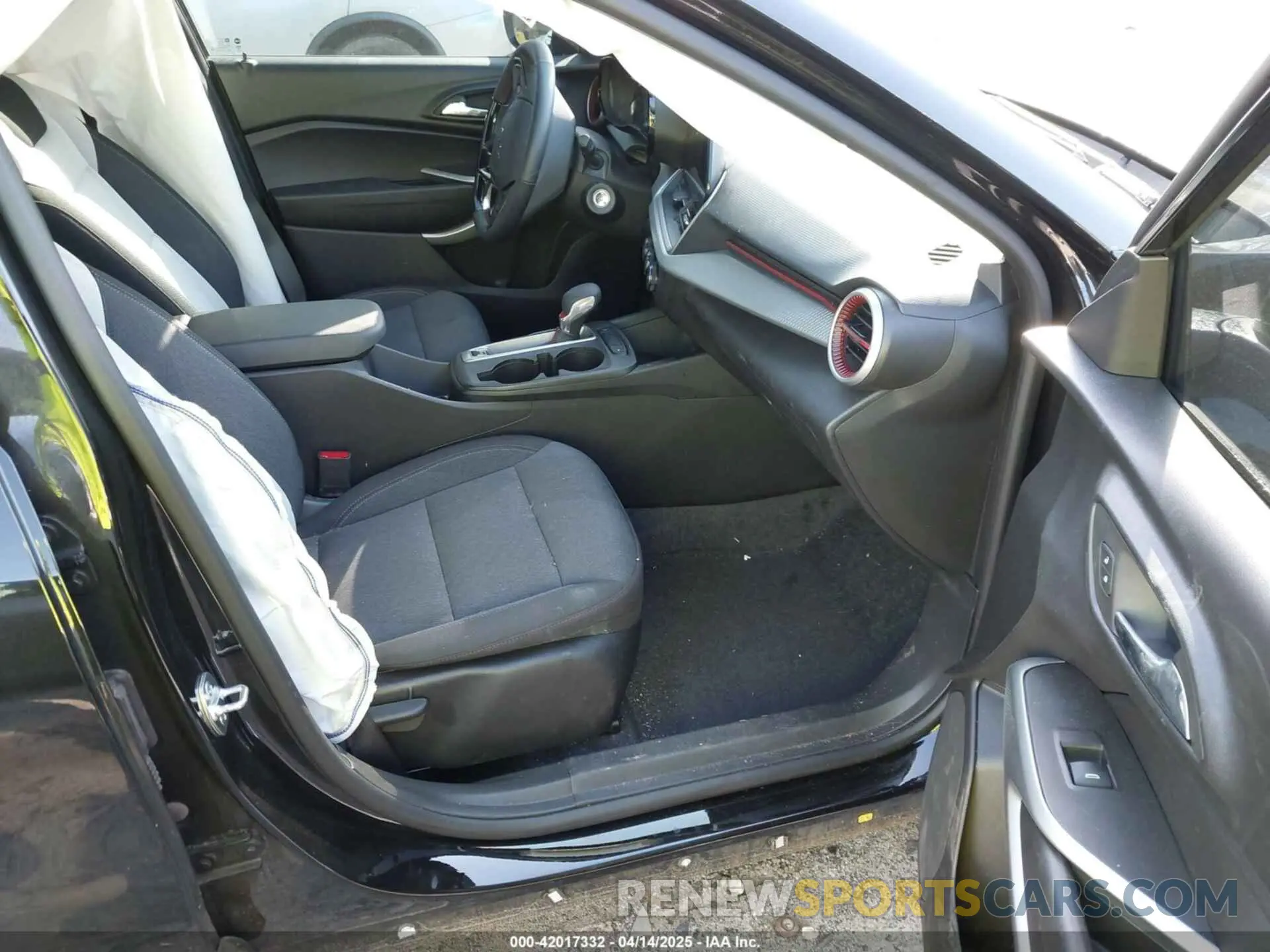 5 fotografías del automóvil dañado KL77LGEP0SC099616 CHEVROLET TRAX 2025