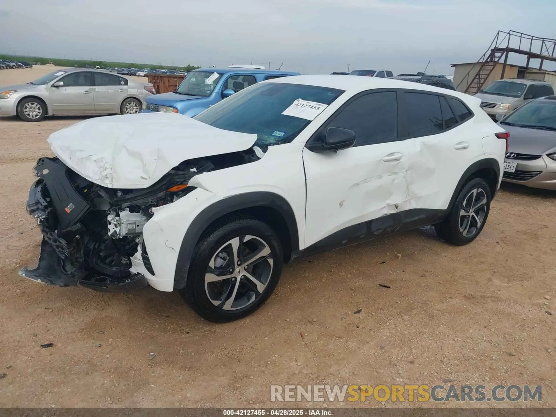 2 fotografías del automóvil dañado KL77LGEP1SC007414 CHEVROLET TRAX 2025