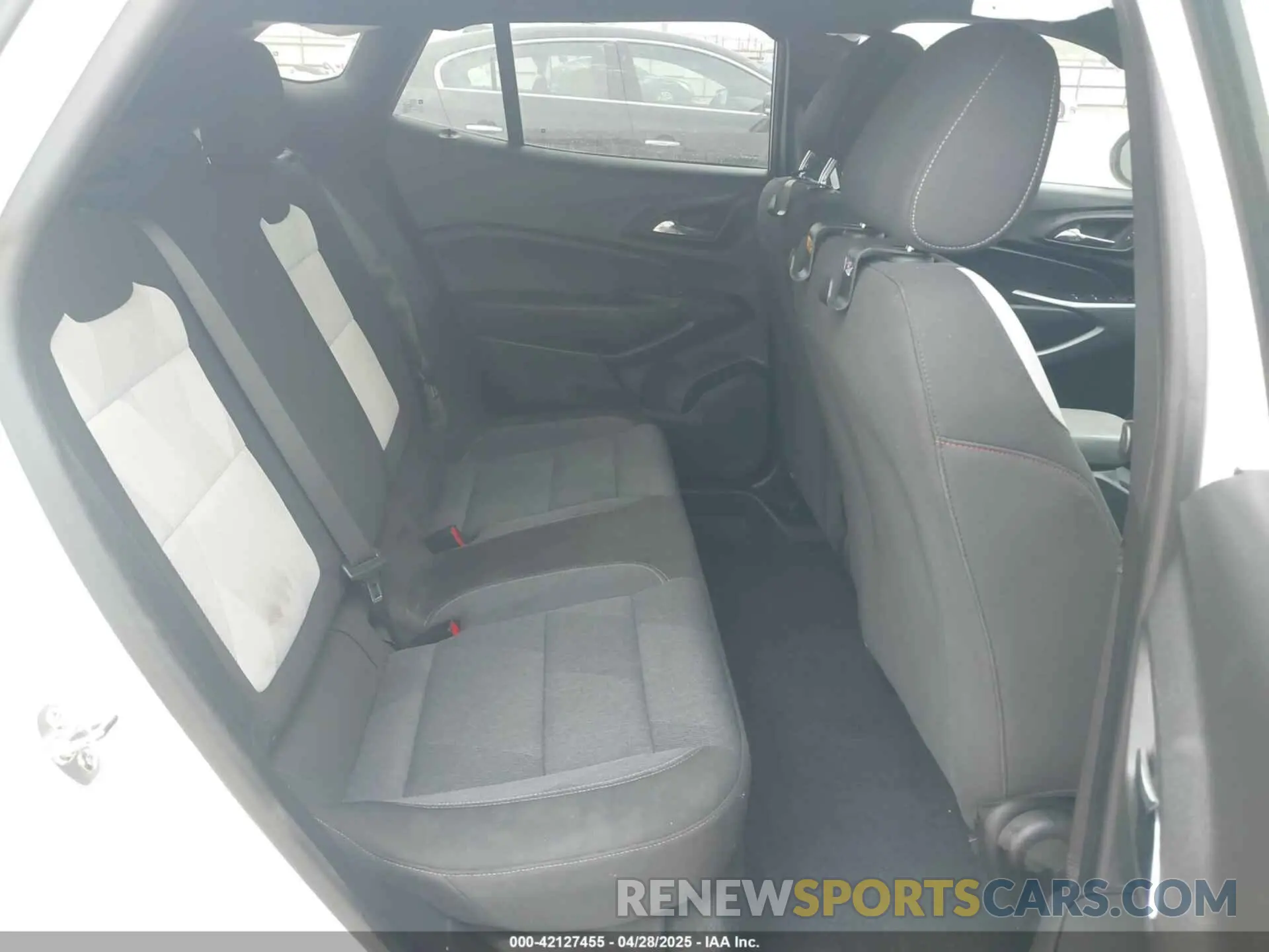 8 fotografías del automóvil dañado KL77LGEP1SC007414 CHEVROLET TRAX 2025