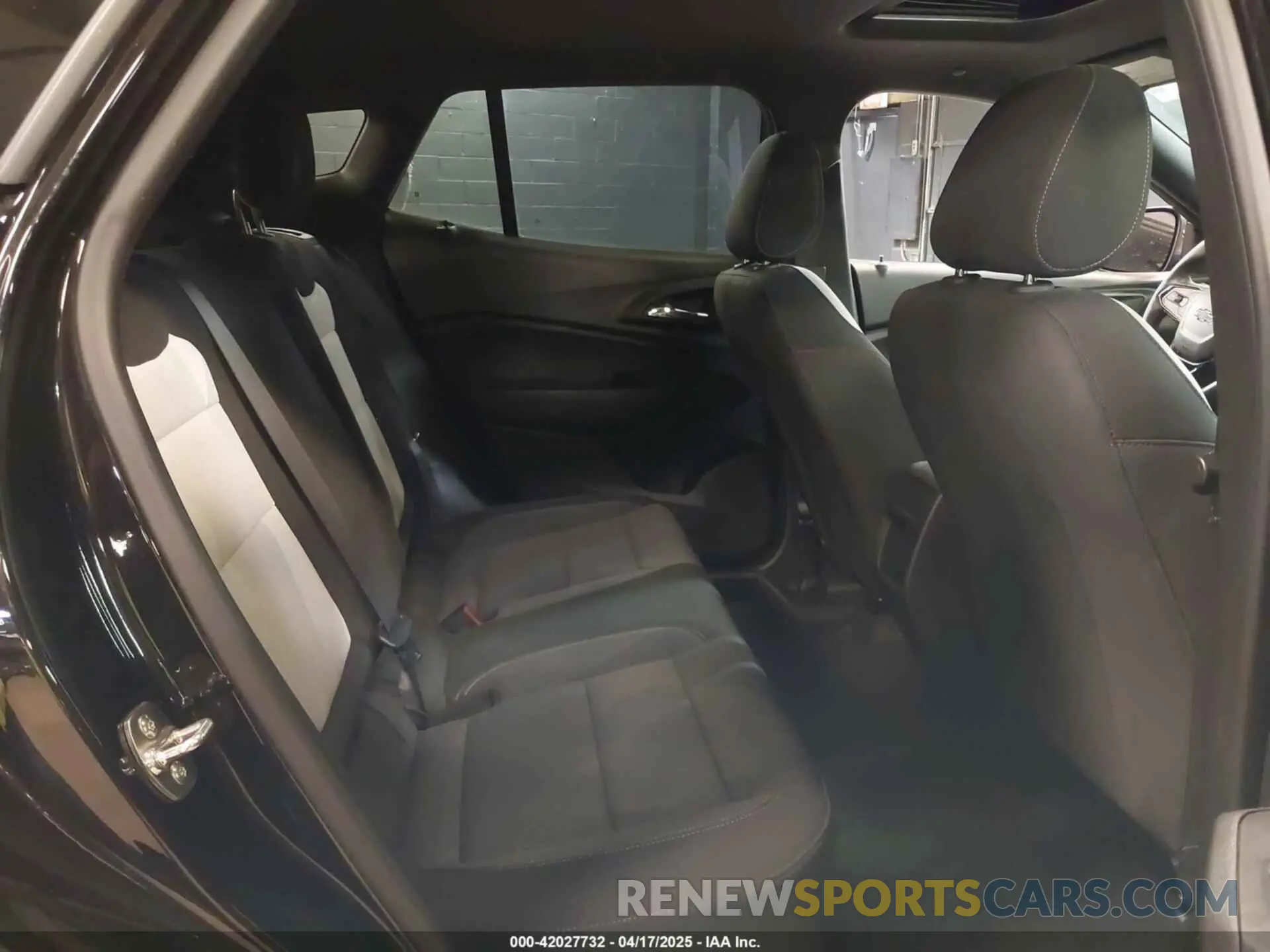 8 fotografías del automóvil dañado KL77LGEP3SC049339 CHEVROLET TRAX 2025