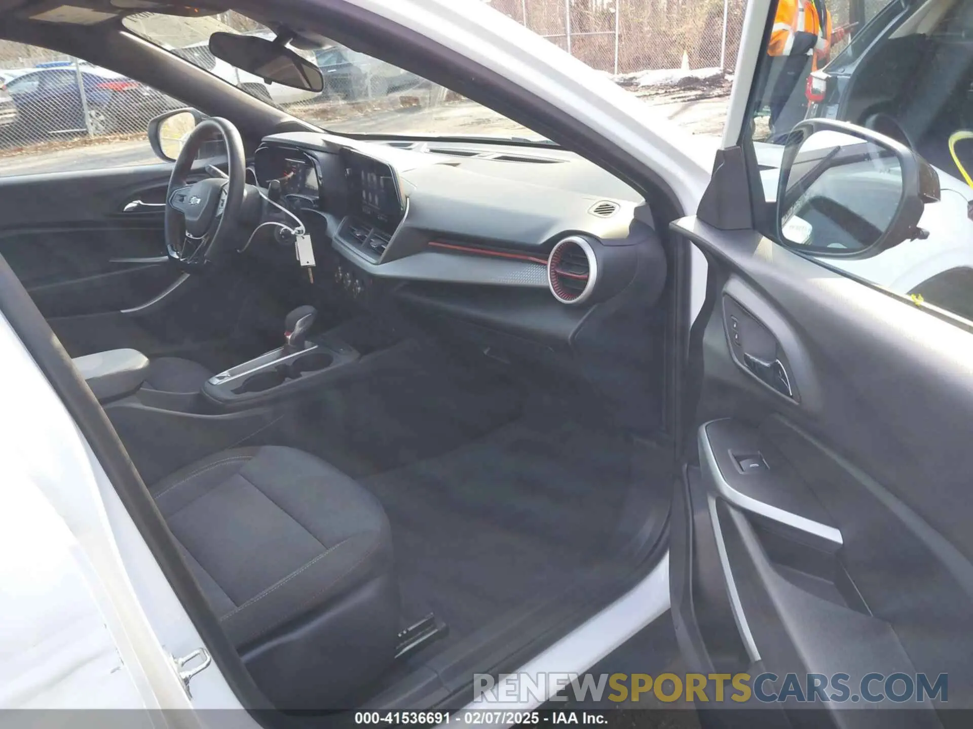 5 fotografías del automóvil dañado KL77LGEP3SC095088 CHEVROLET TRAX 2025